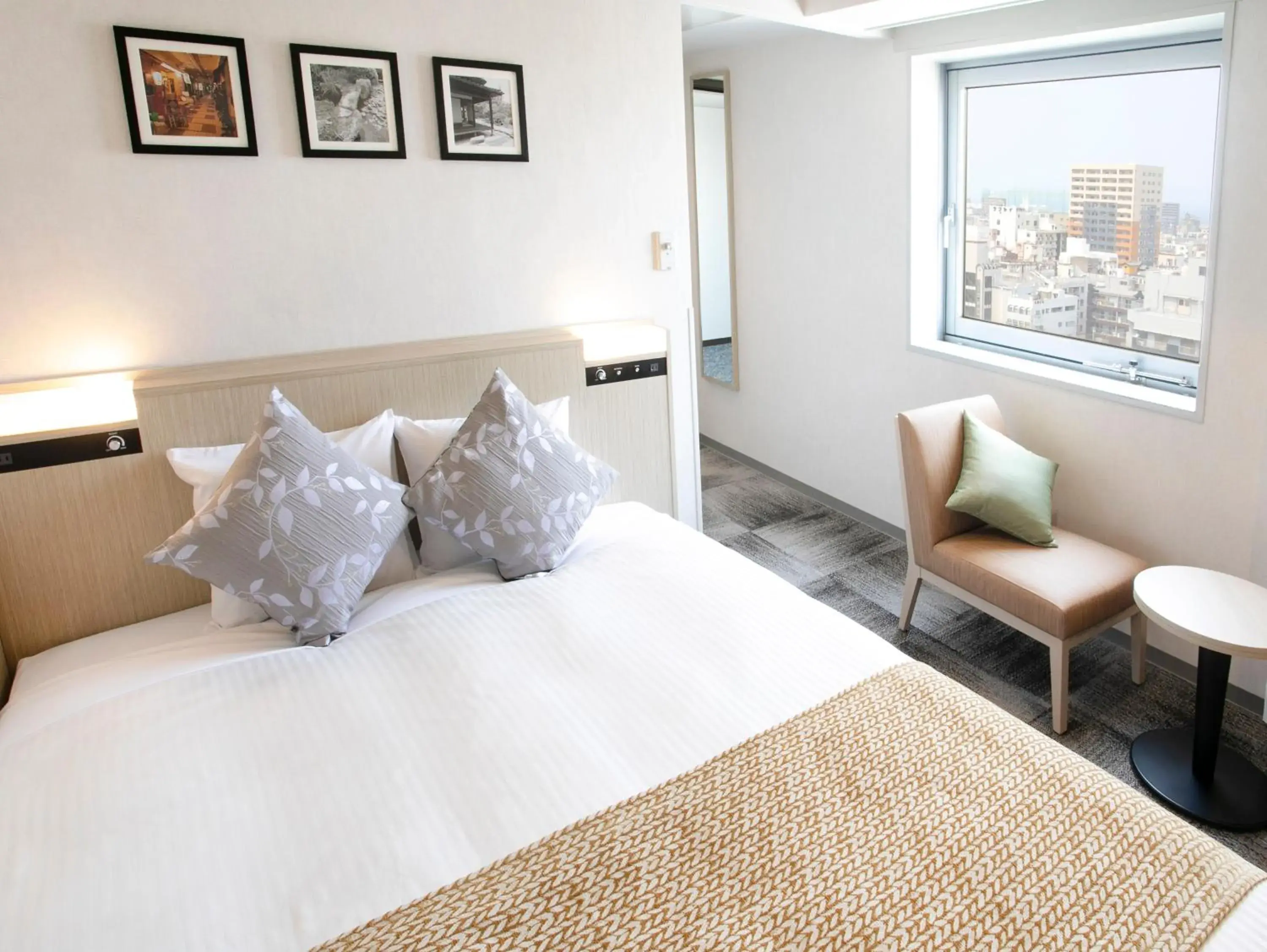 Standard Queen Room - Smoking in ART Hotel Oita Standard Queen Room - Smoking in ART Hotel Oita