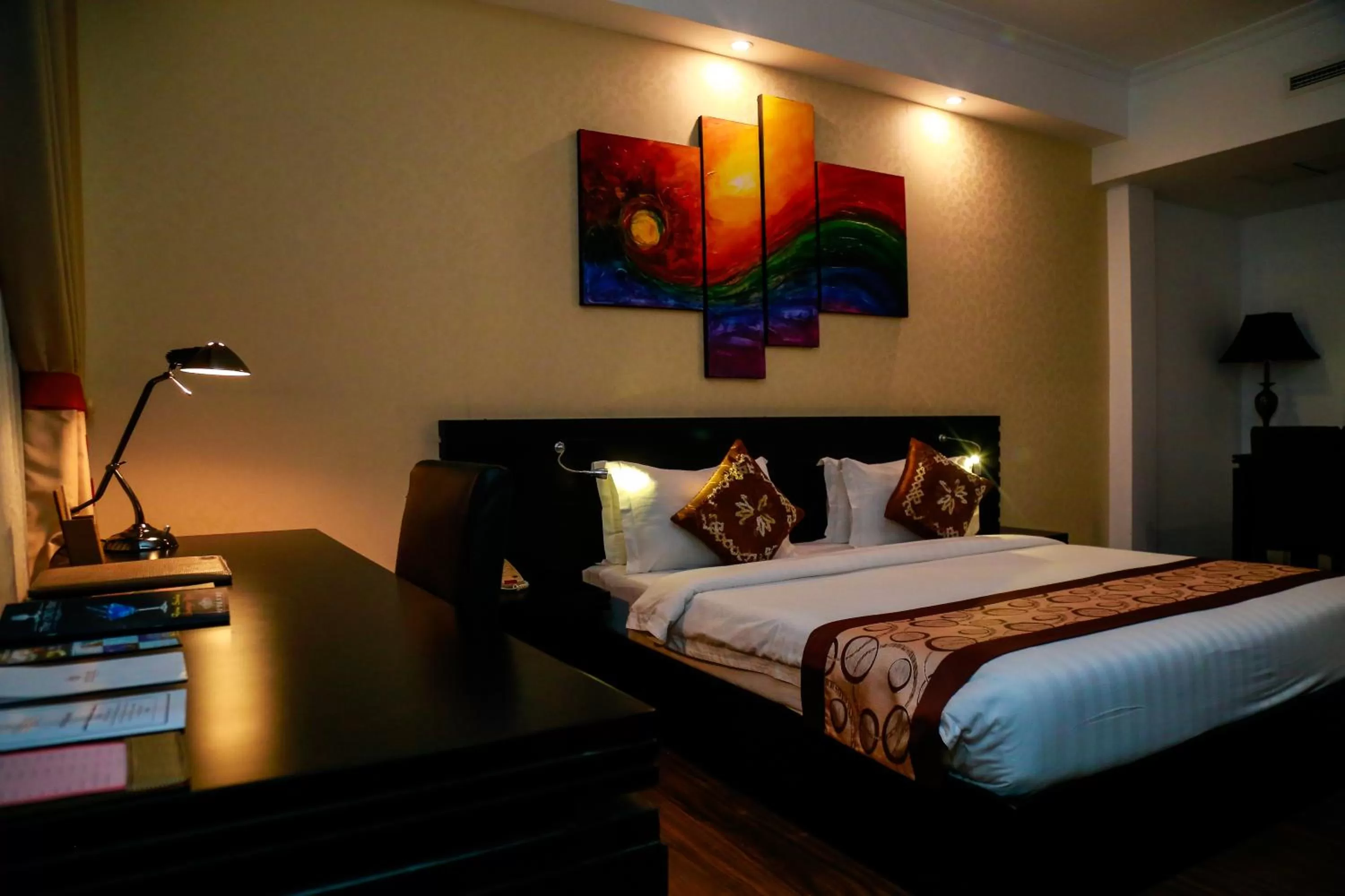 Photo of the whole room, Bed in The Covanro Airport Hotel - Katunayake