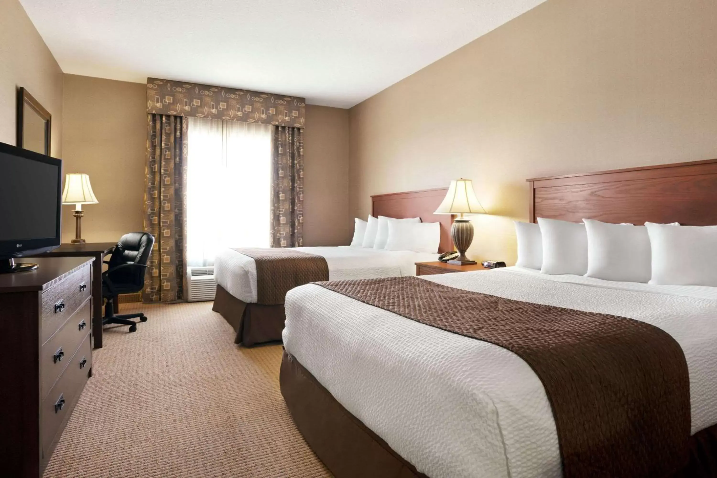 Photo of the whole room, Bed in Days Inn & Suites by Wyndham Strathmore