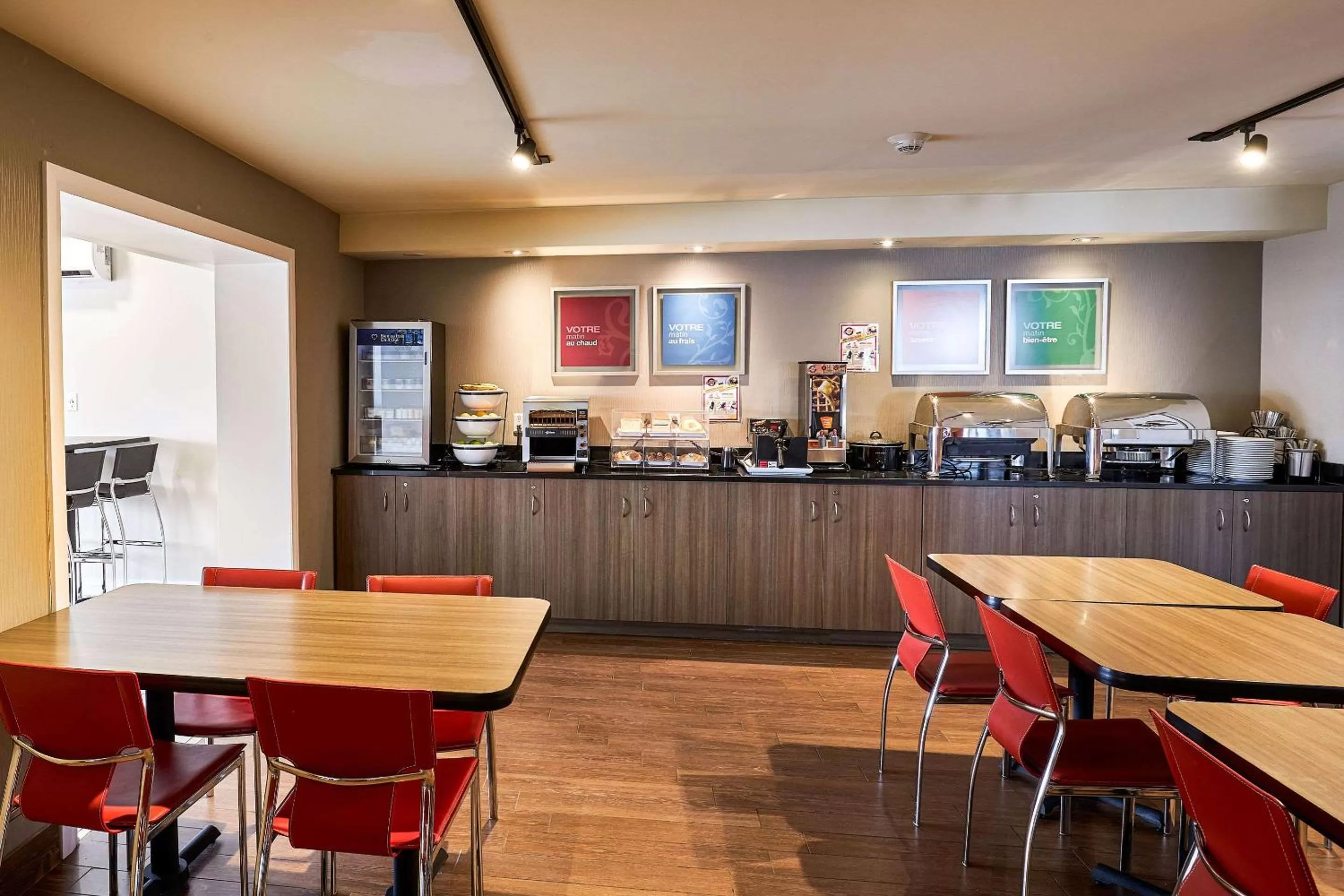 Restaurant/places to eat in Comfort Inn