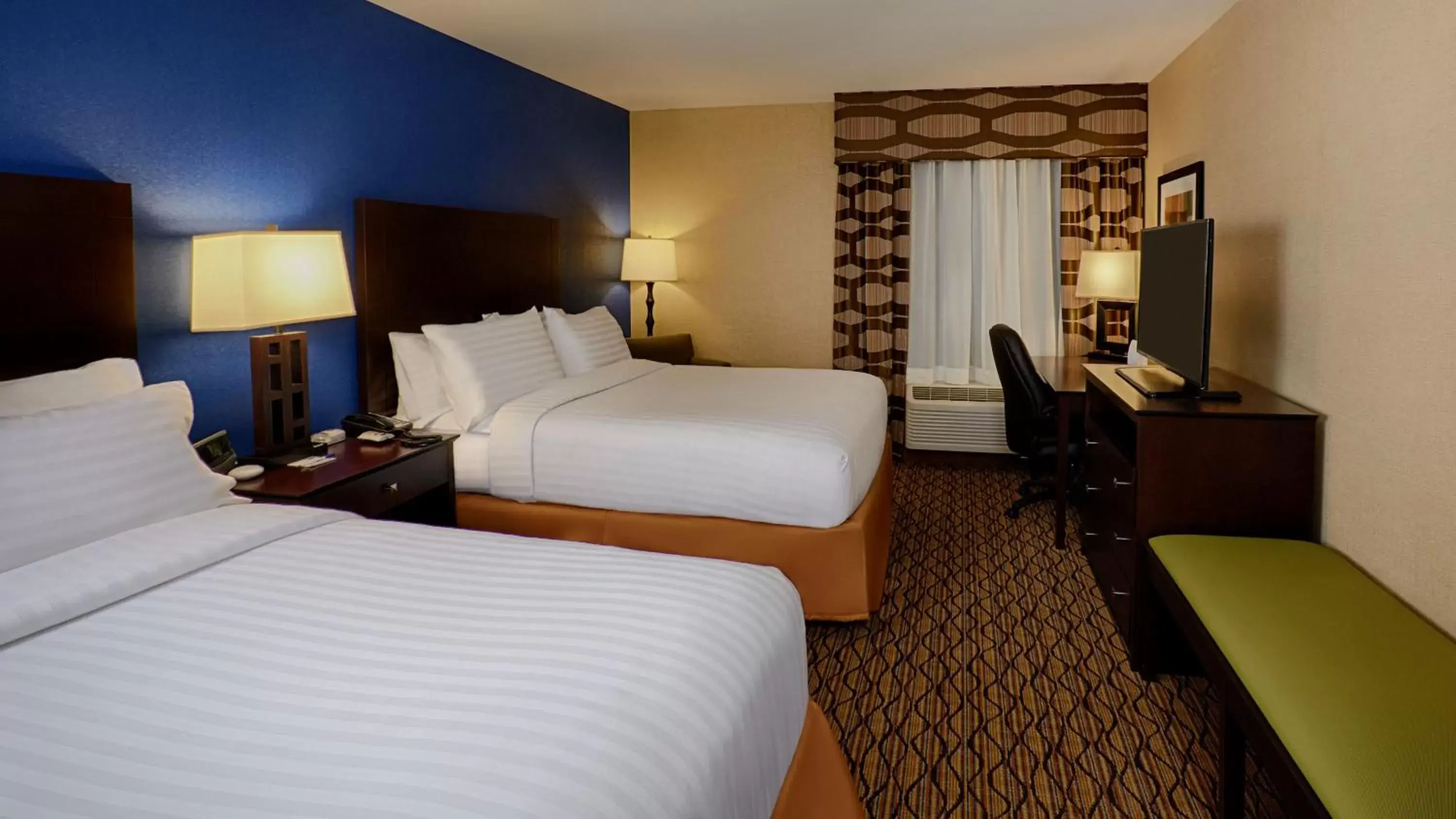 Photo of the whole room, Bed in Holiday Inn Express Bordentown - Trenton South, an IHG Hotel