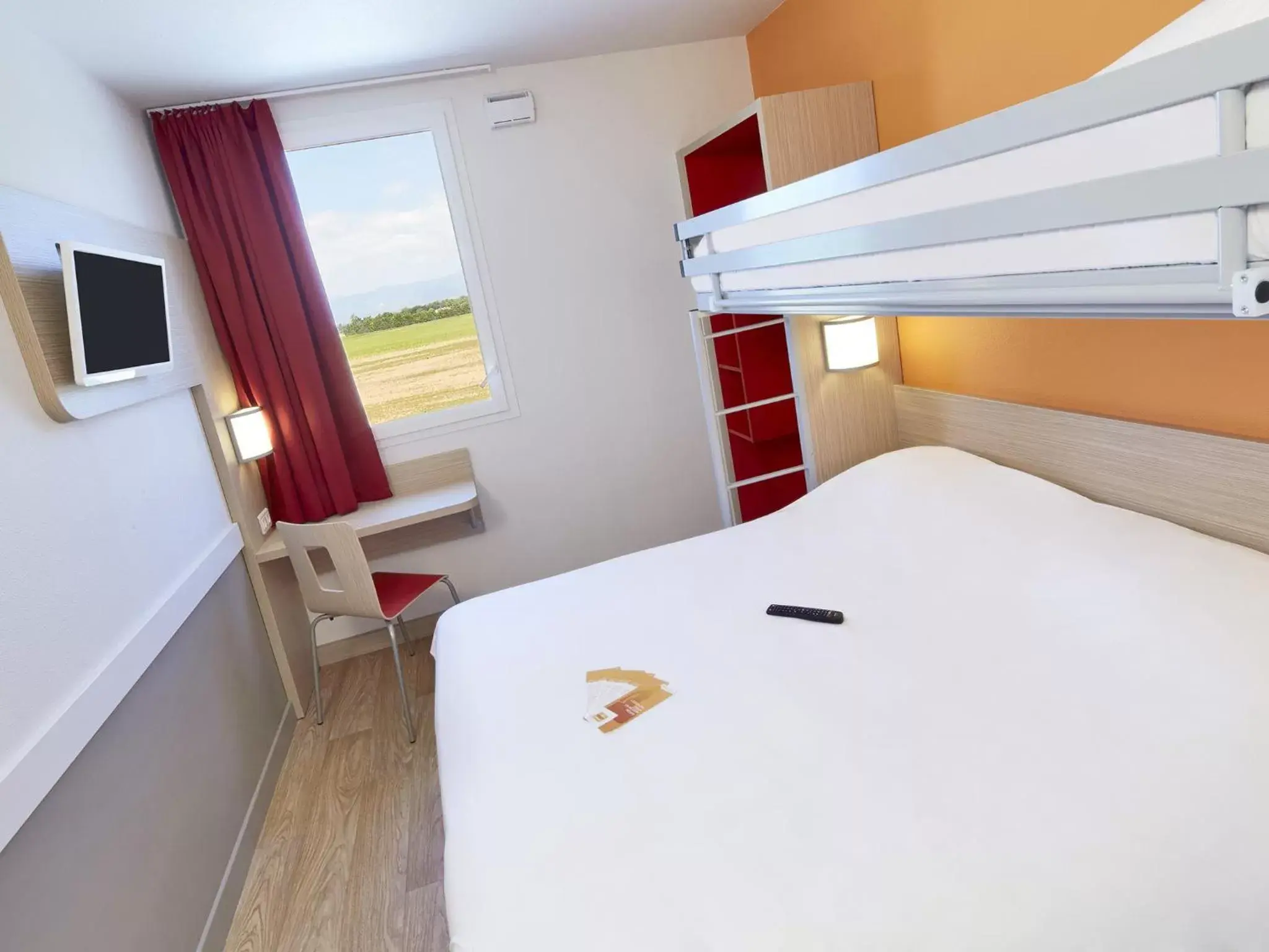 Triple Room with One Double Bed and One Single Bed in Premiere Classe Valence Nord - Saint Marcel Les Valence