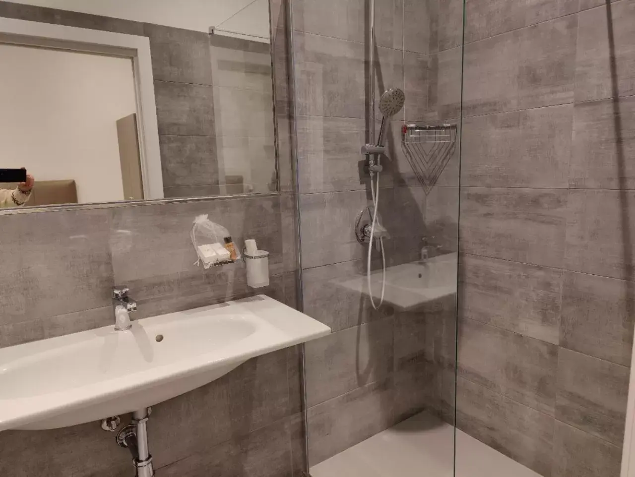 Shower, Bathroom in Ai Suma Hotel