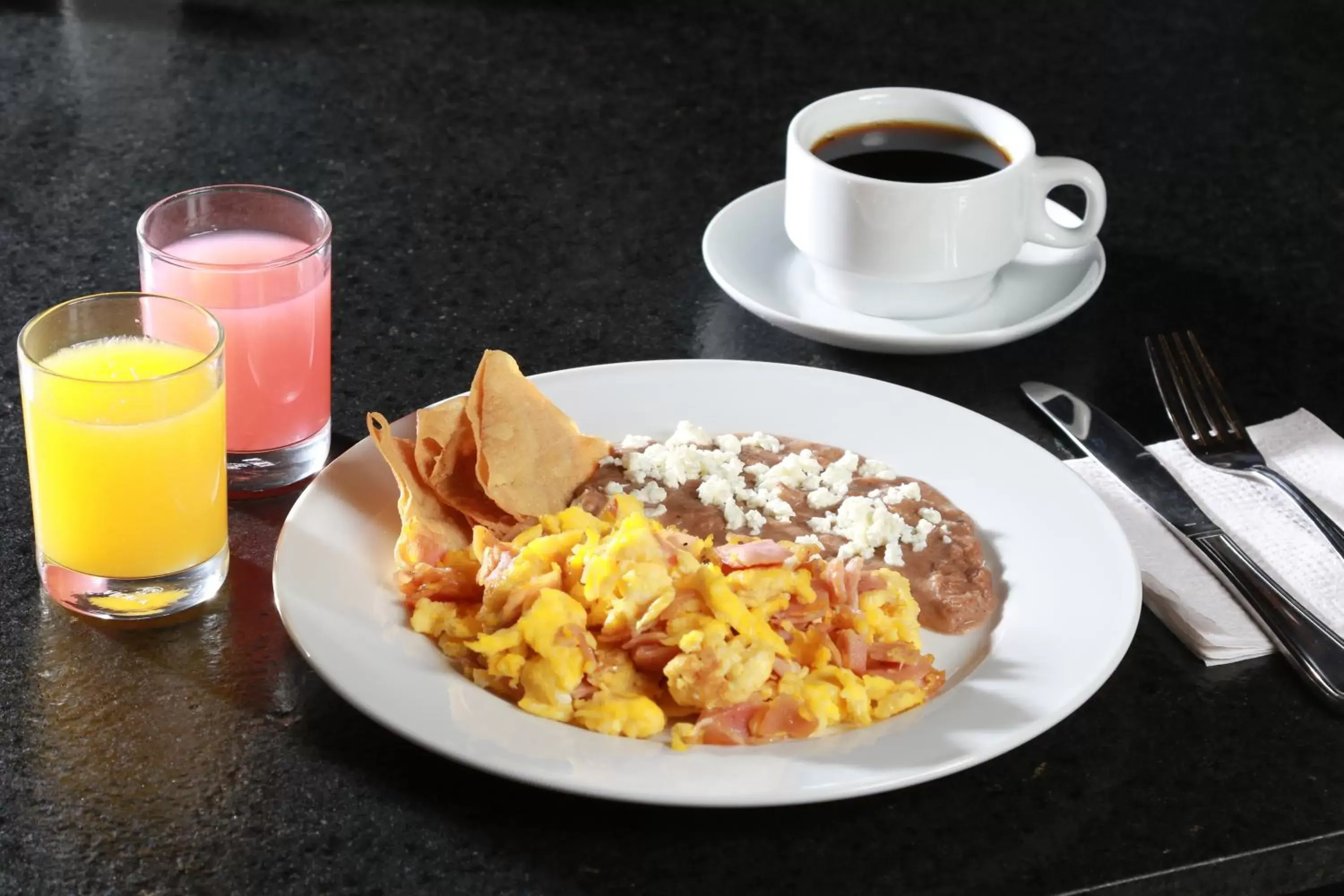 American breakfast in Holiday Inn Express - Monterrey - Fundidora, an IHG Hotel