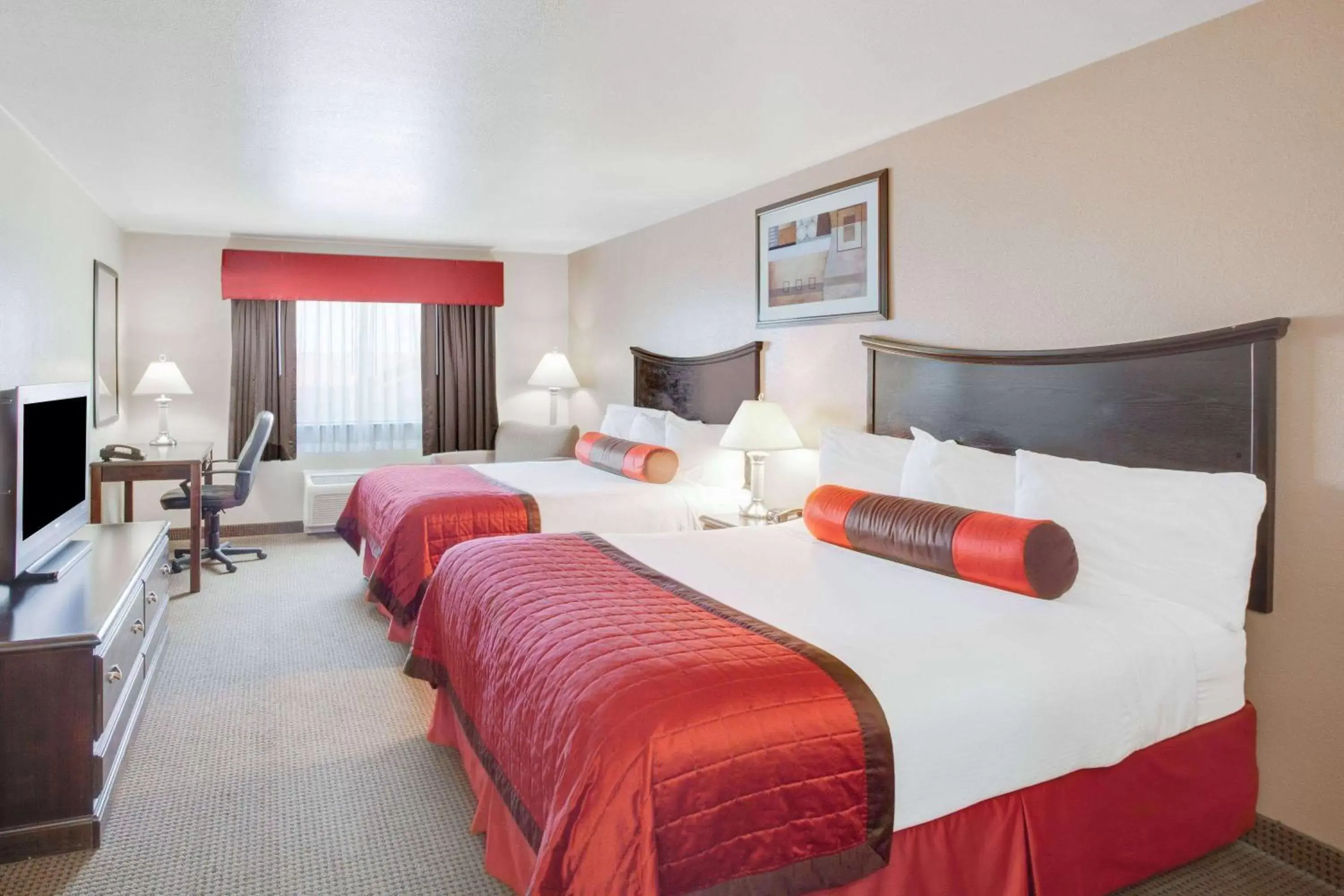 Photo of the whole room, Bed in Baymont by Wyndham Wheeler Photo of the whole room, Bed in Baymont by Wyndham Wheeler