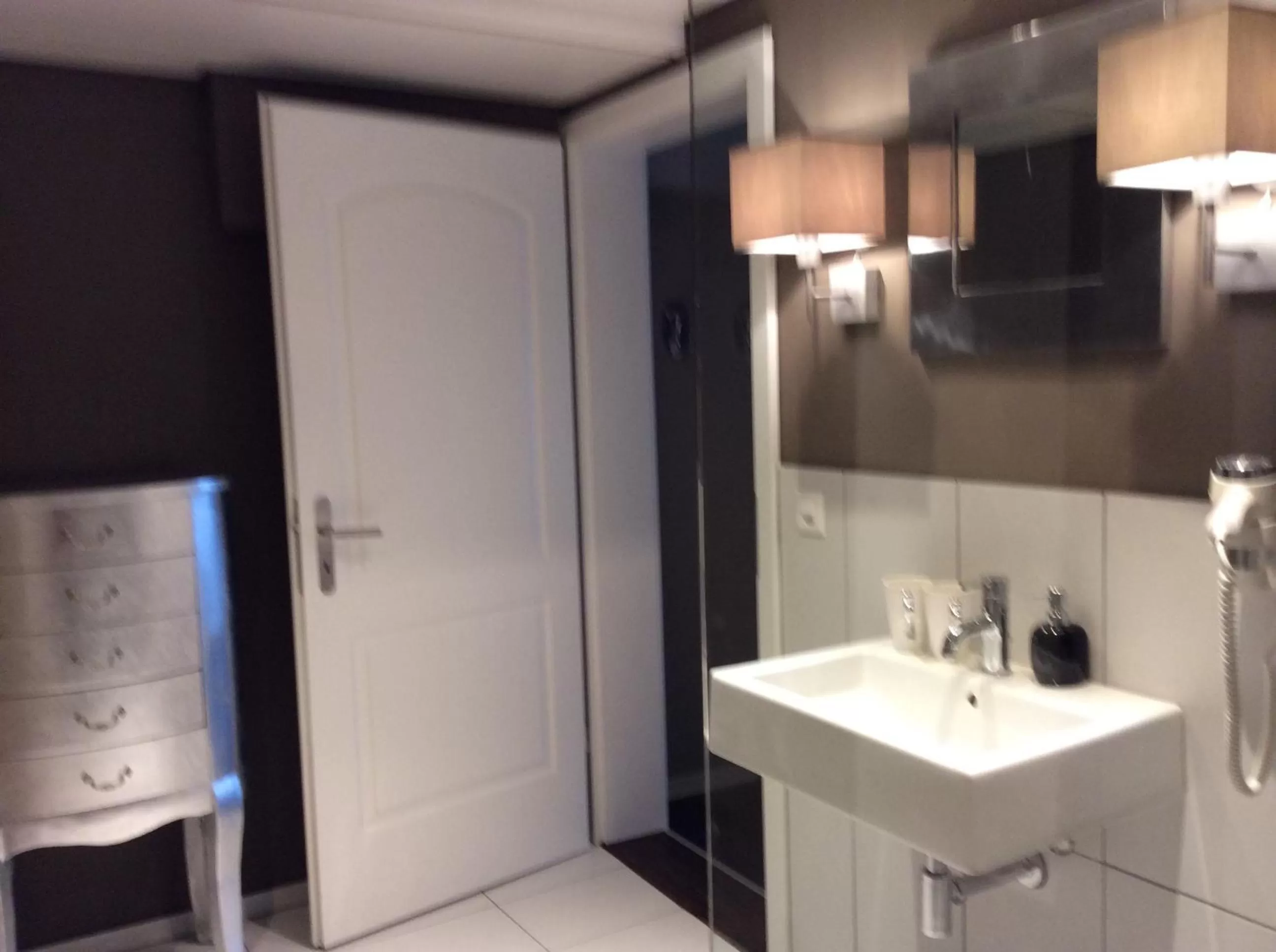 Bathroom in Landcafe mit Mini Hotel