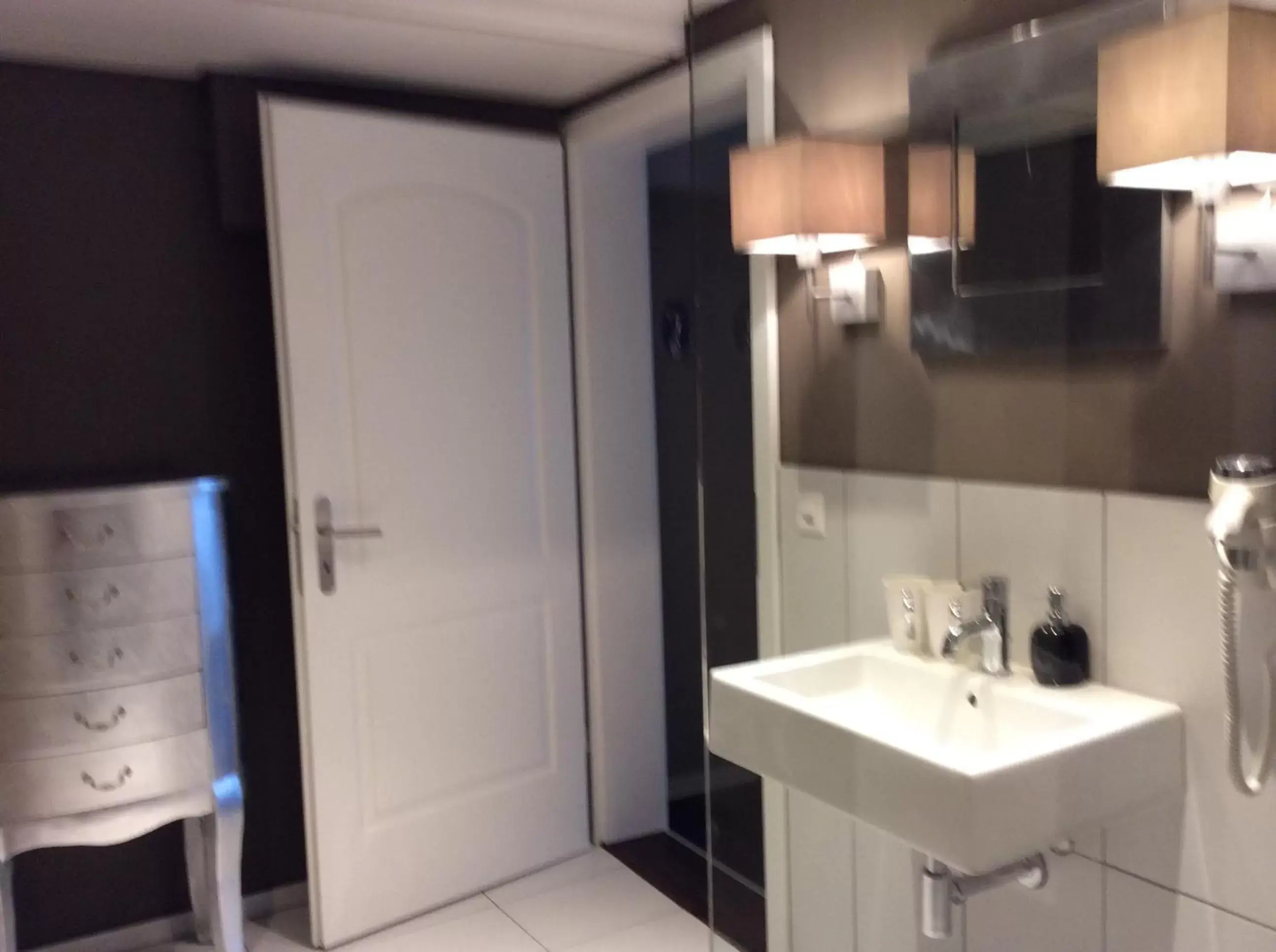 Bathroom in Landcafe mit Mini Hotel