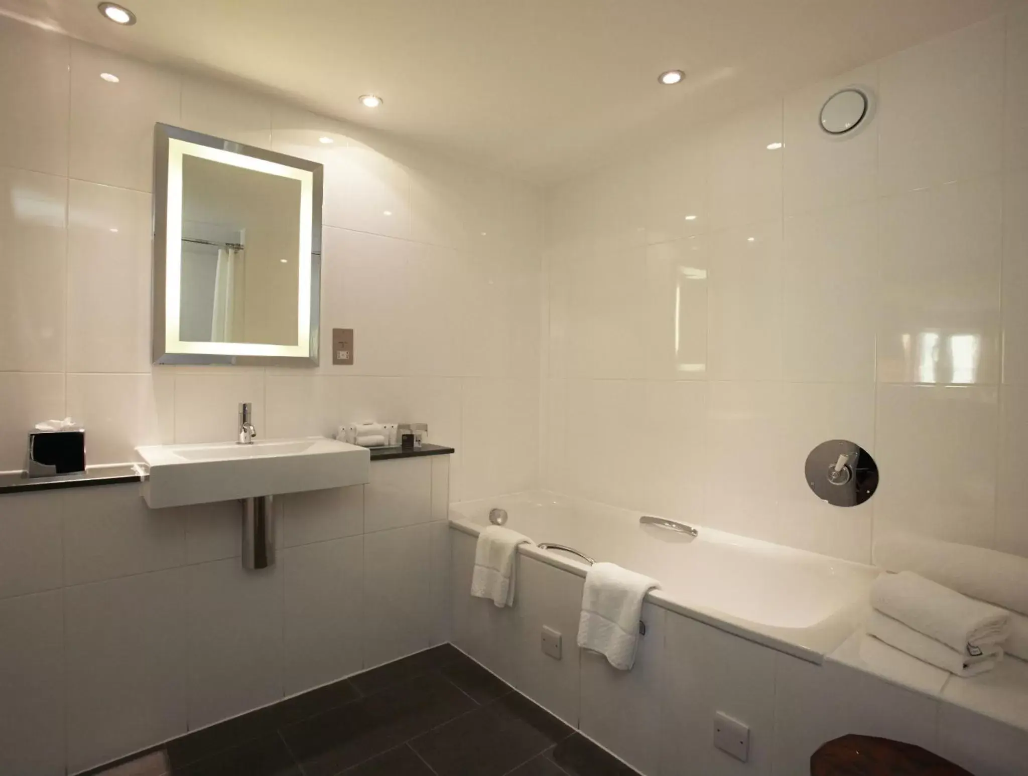 Bathroom in Salthouse Harbour Hotel