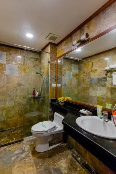 Shower, Bathroom in A25 Hotel - 221 Bạch Mai