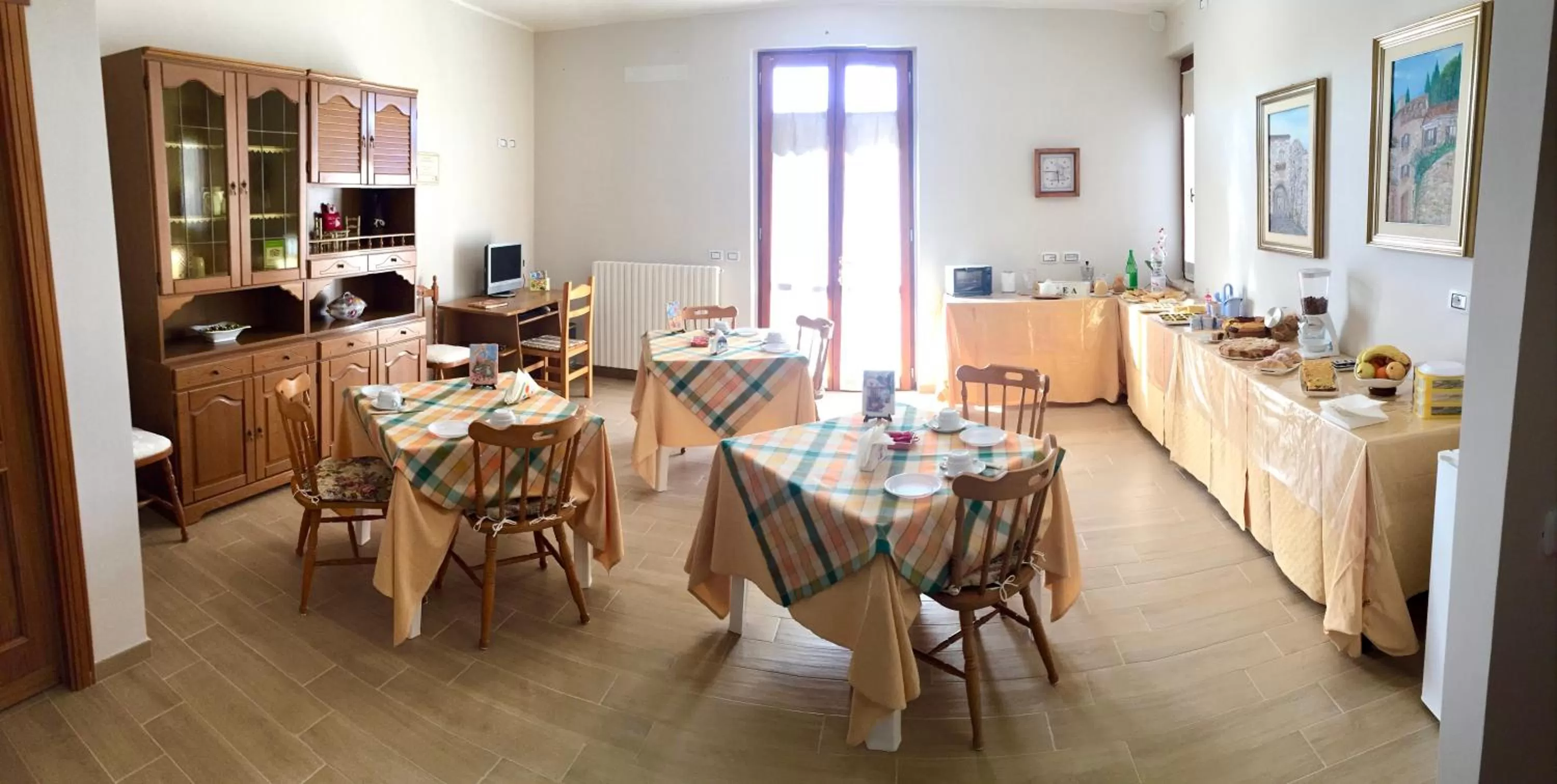 Communal lounge/ TV room in B&B Le Stagioni