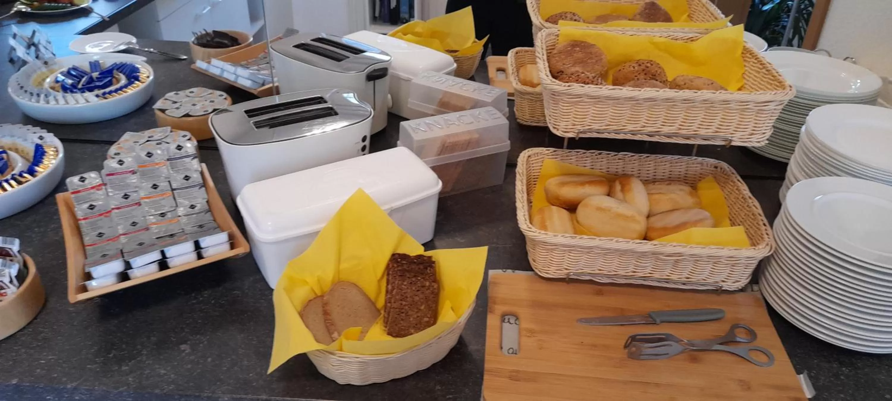 Buffet breakfast in Apartment-Hotel Schillerplatz