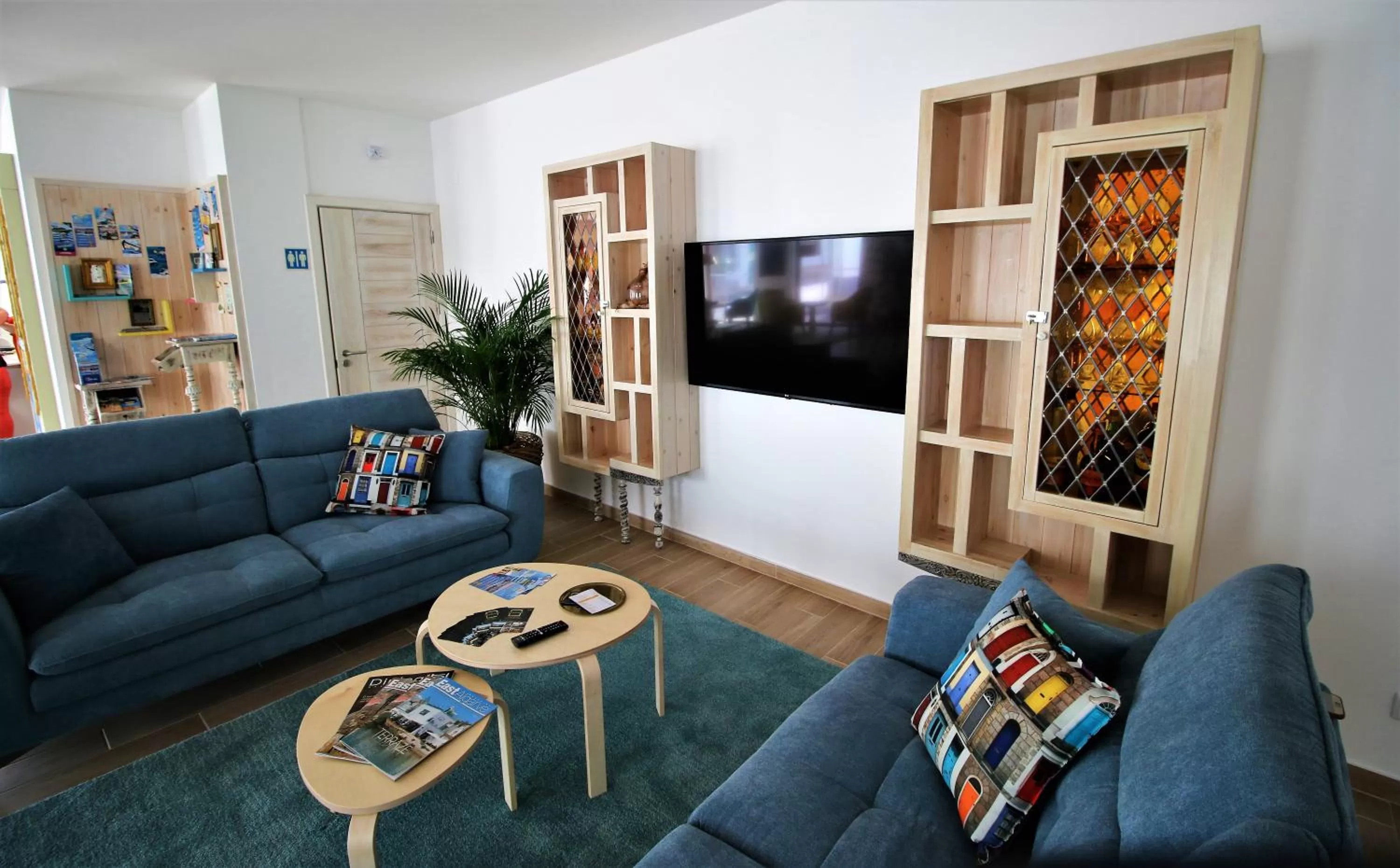 Communal lounge/ TV room in Authentic Tavira Hotel