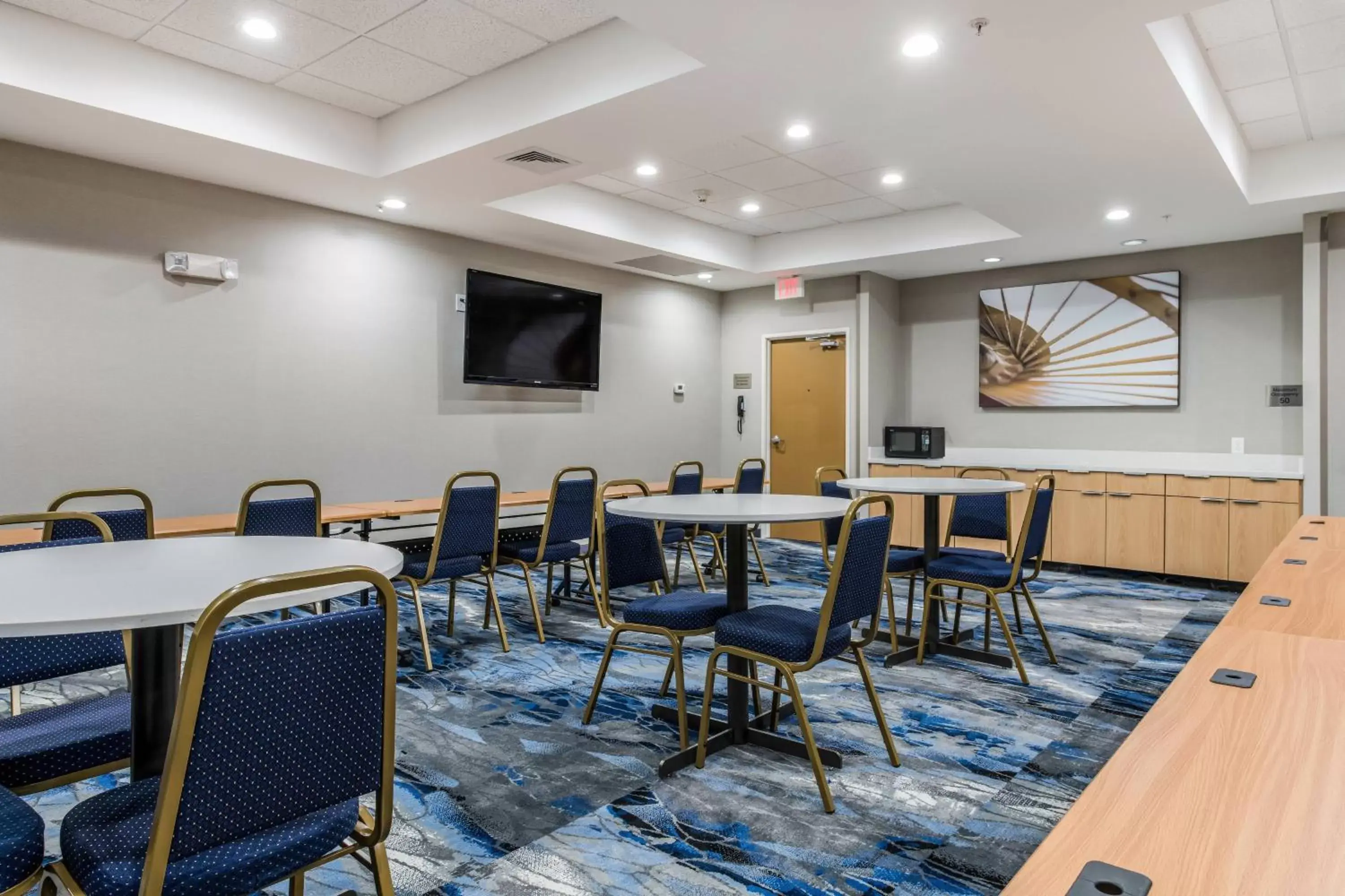 Meeting/conference room, Restaurant/Places to Eat in Fairfield by Marriott Inn & Suites Greensboro Coliseum Area