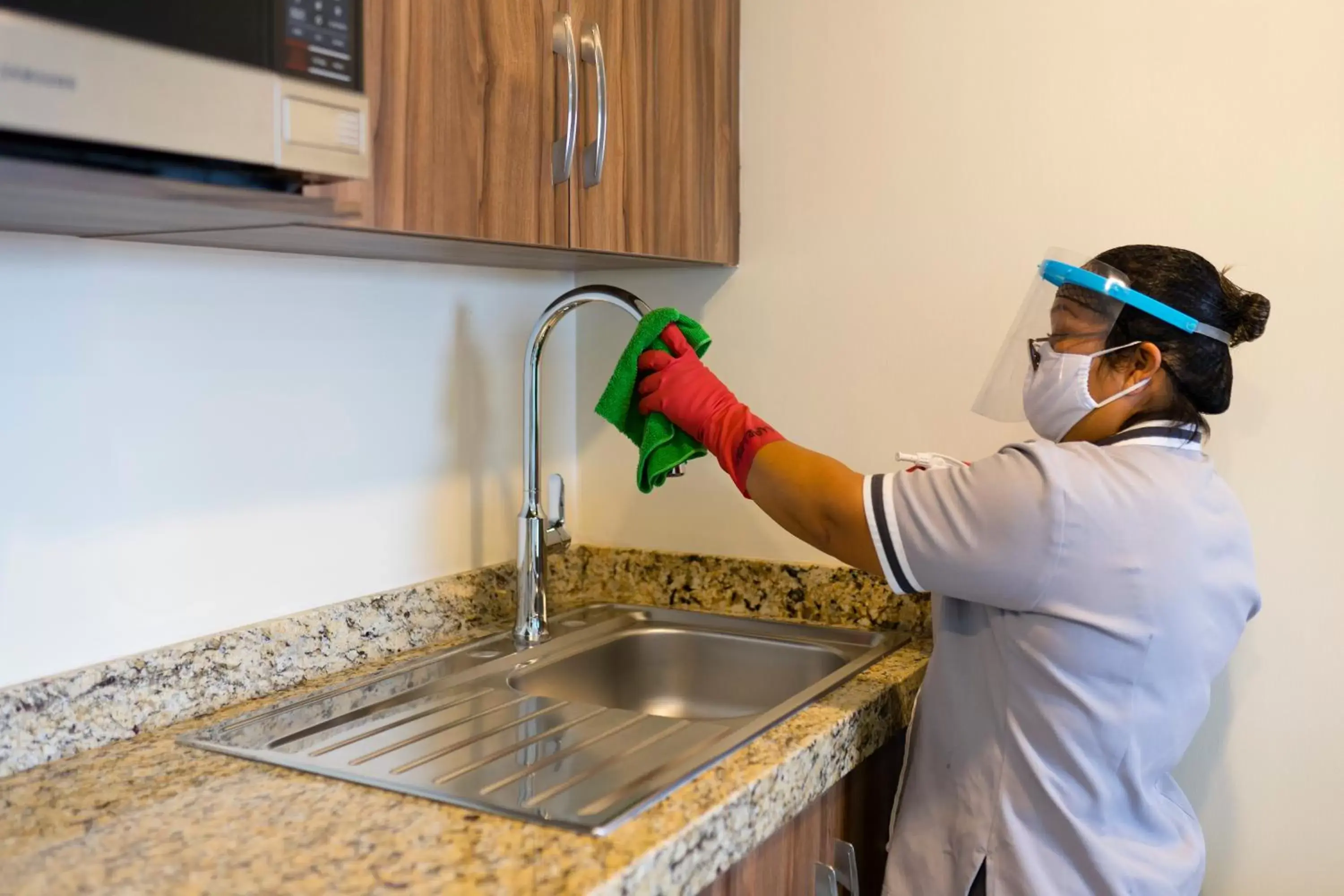 Kitchen/Kitchenette in Hotel Crown Victoria