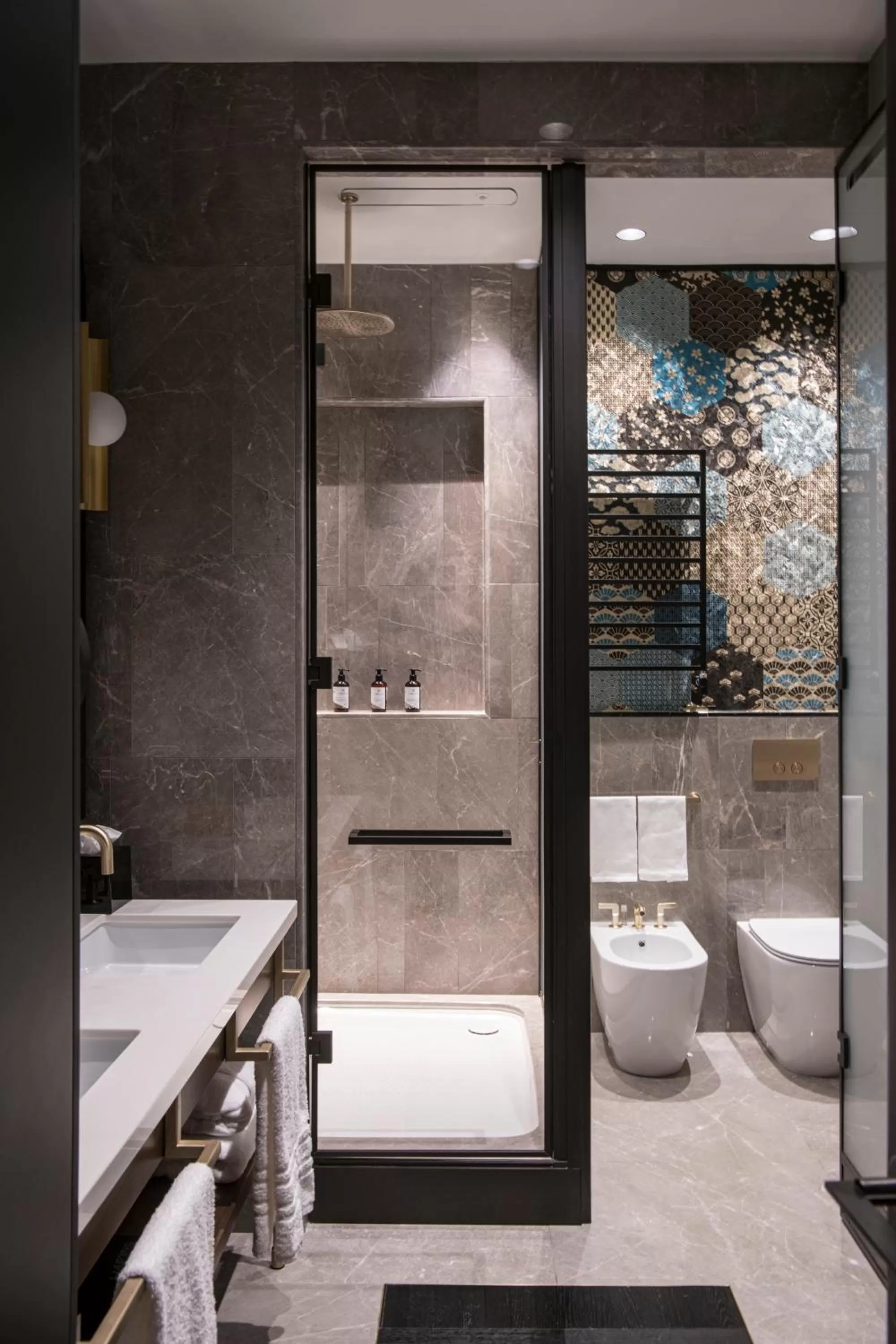 Shower in Umiltà 36