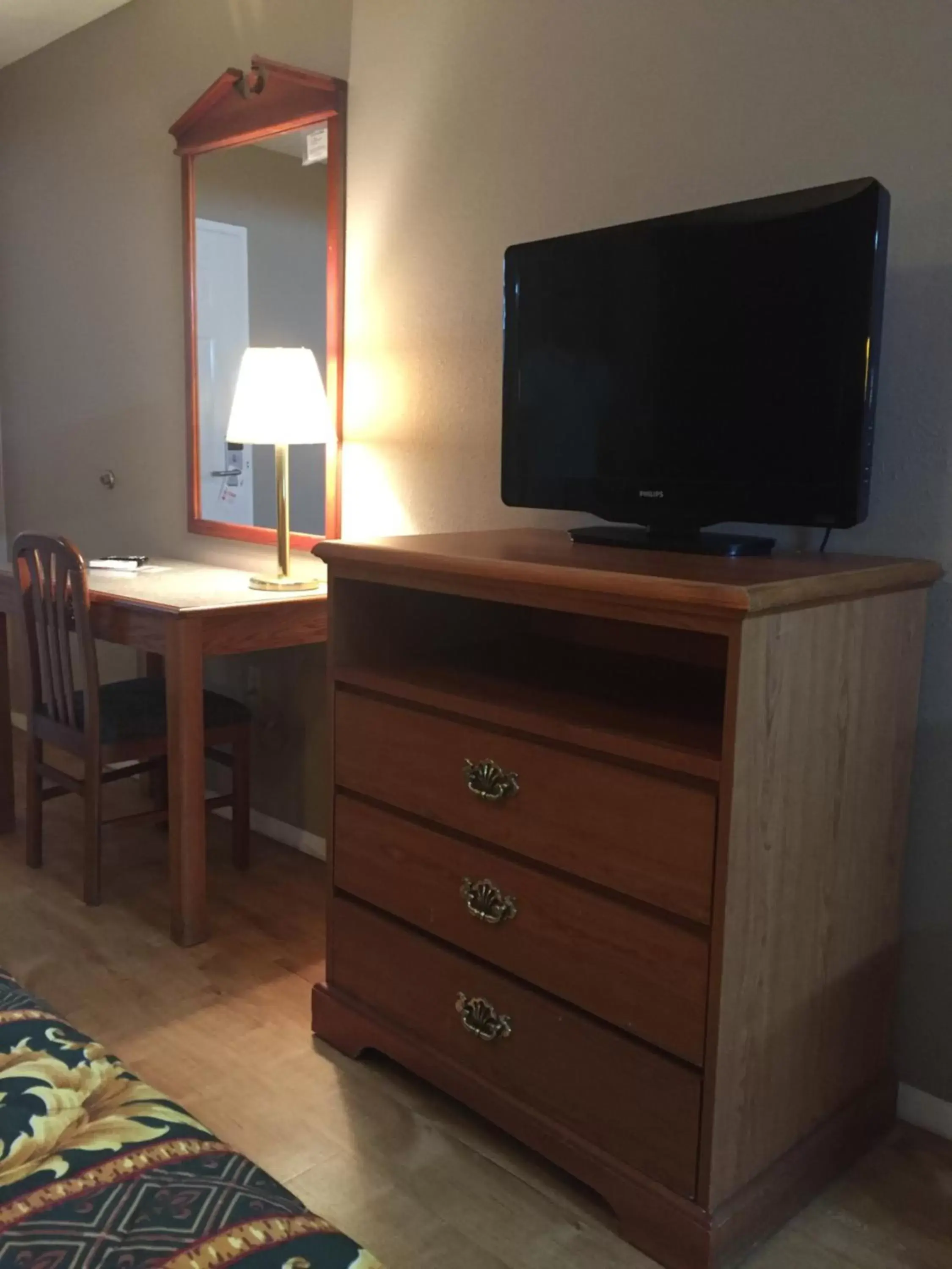 TV/Entertainment Center in Deerfield Inn New Johnsonville