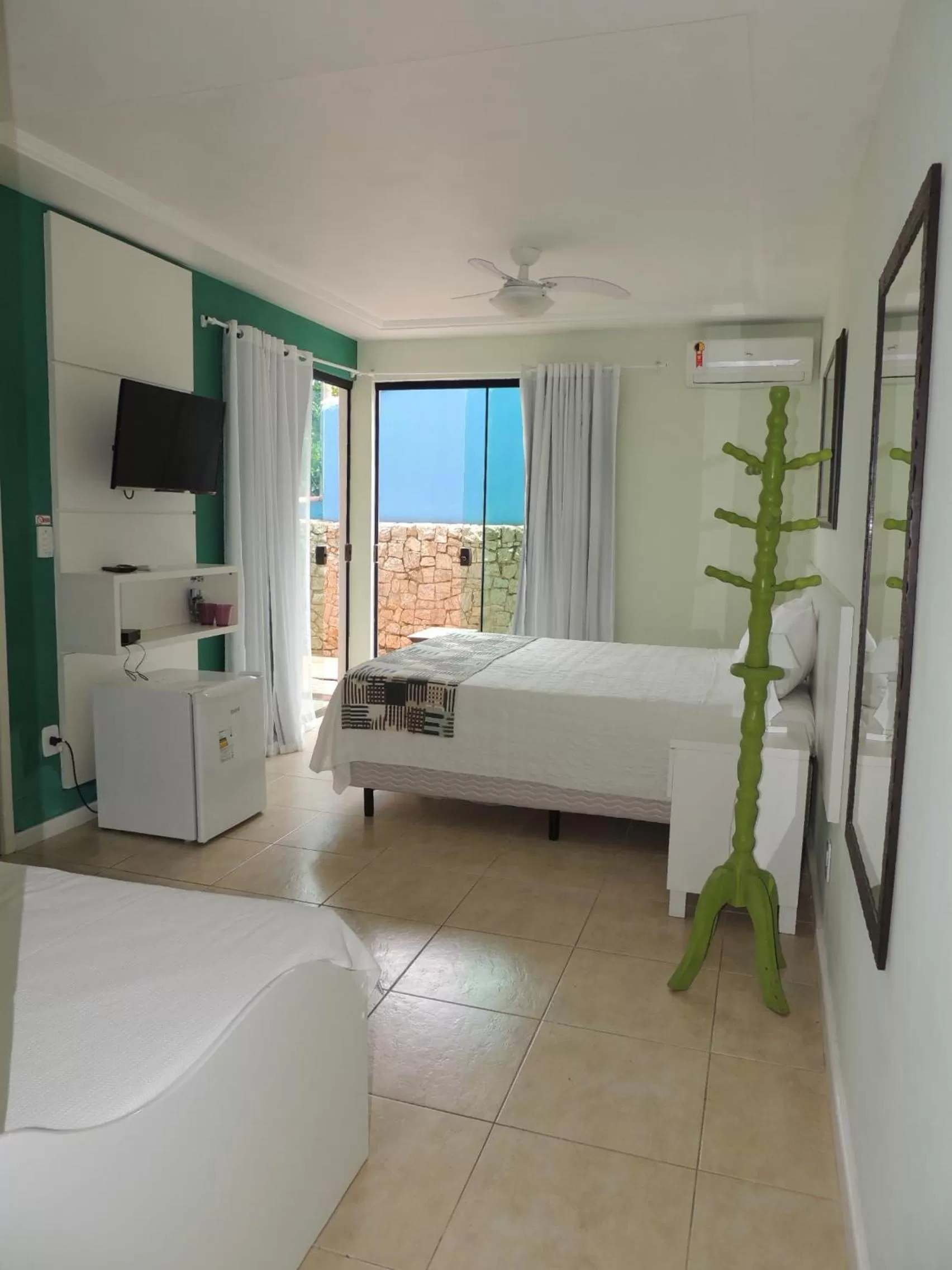 Photo of the whole room, Bed in Pousada Akaroa