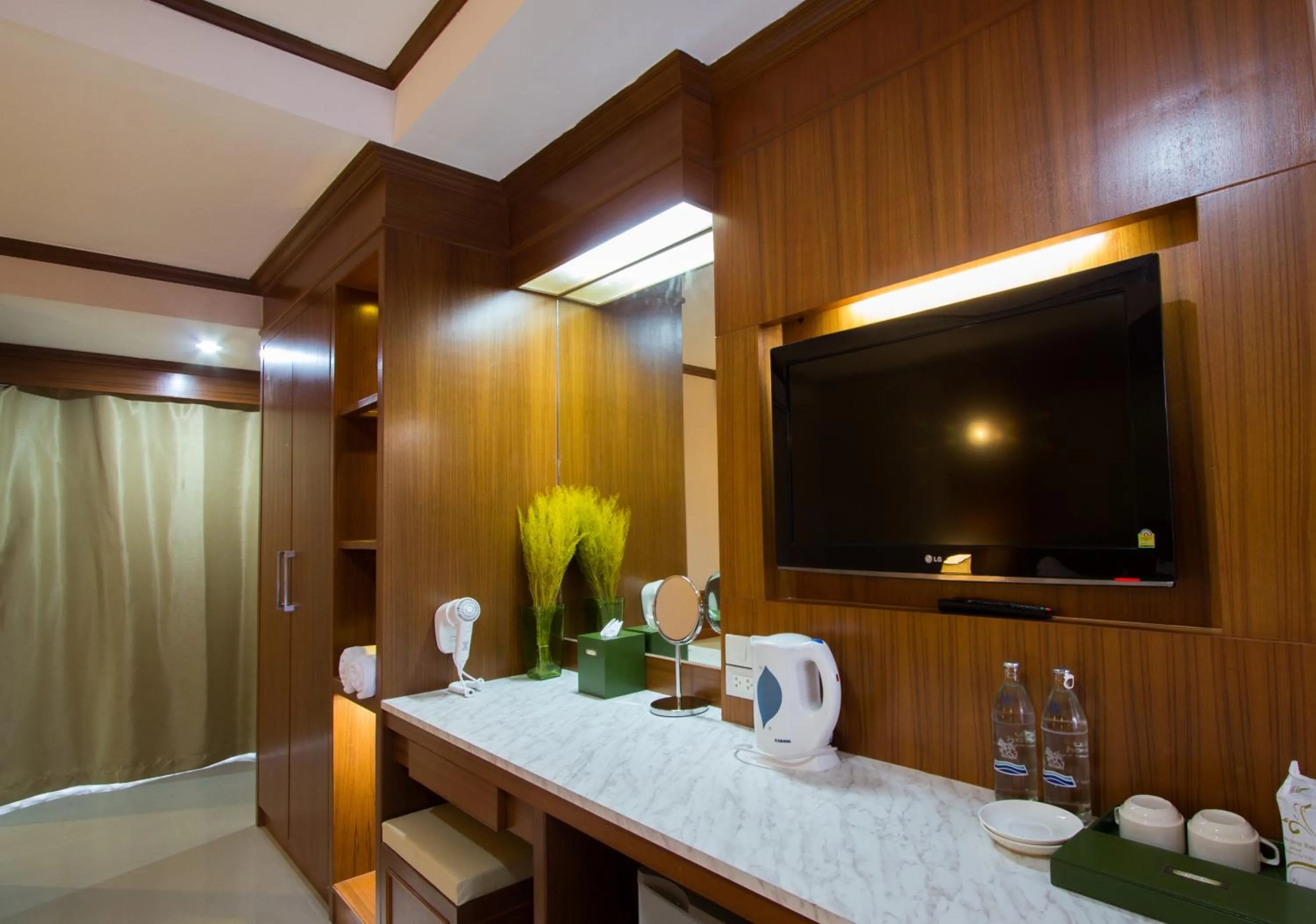 Communal lounge/ TV room in The Lion King Hotel Udonthani