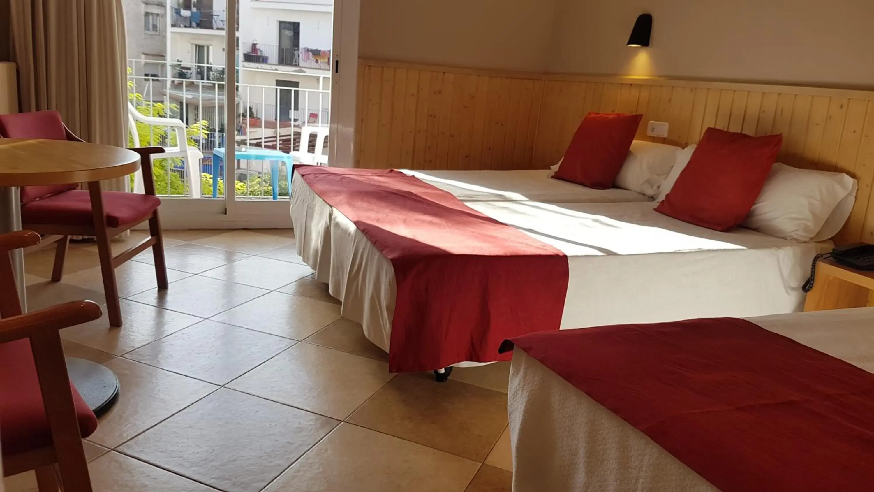 Photo of the whole room, Bed in Hotel Piccadilly Sitges