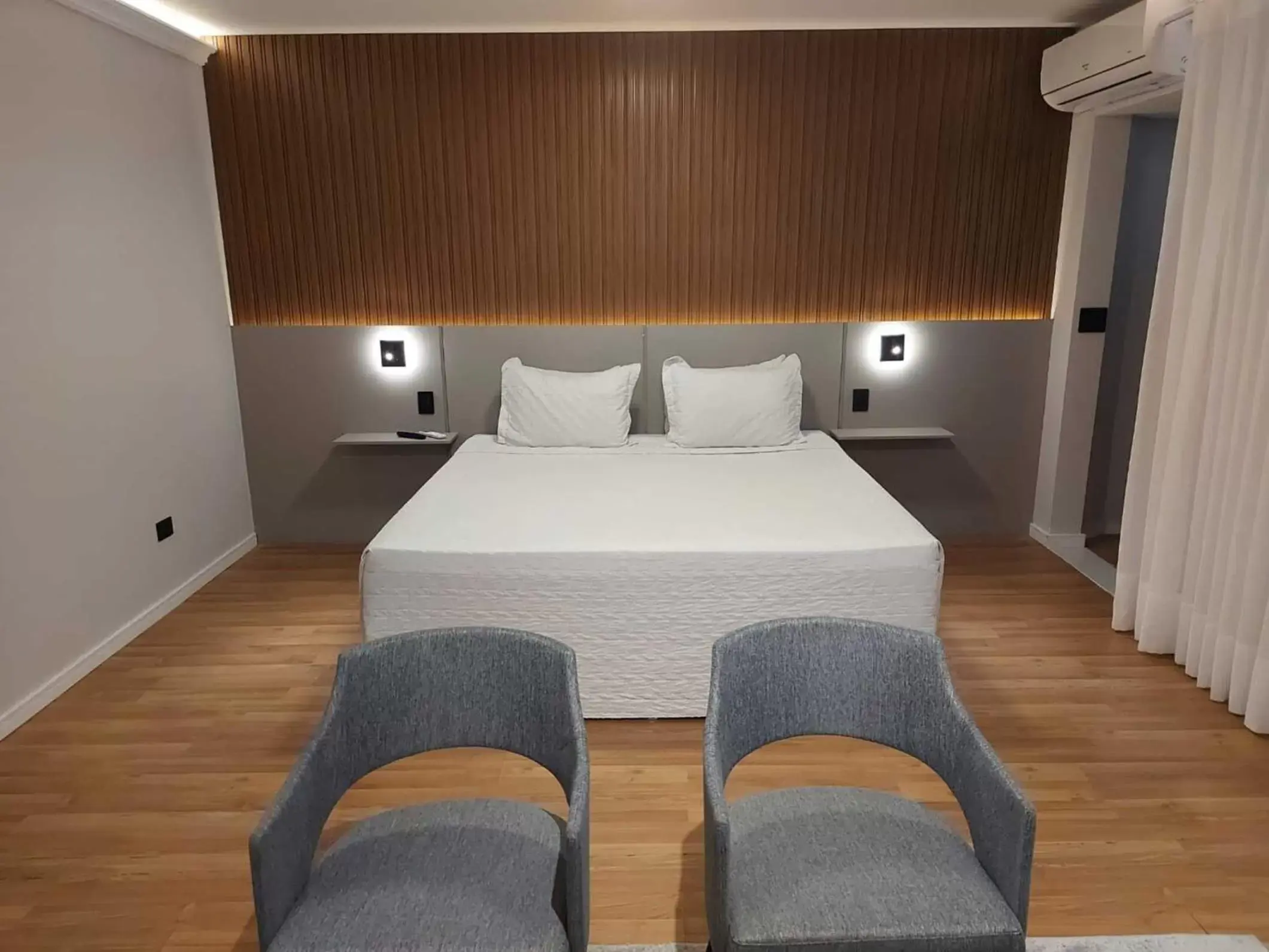 Deluxe Suite with Spa Bath in Summit Hotel Monaco Deluxe Suite with Spa Bath in Summit Hotel Monaco