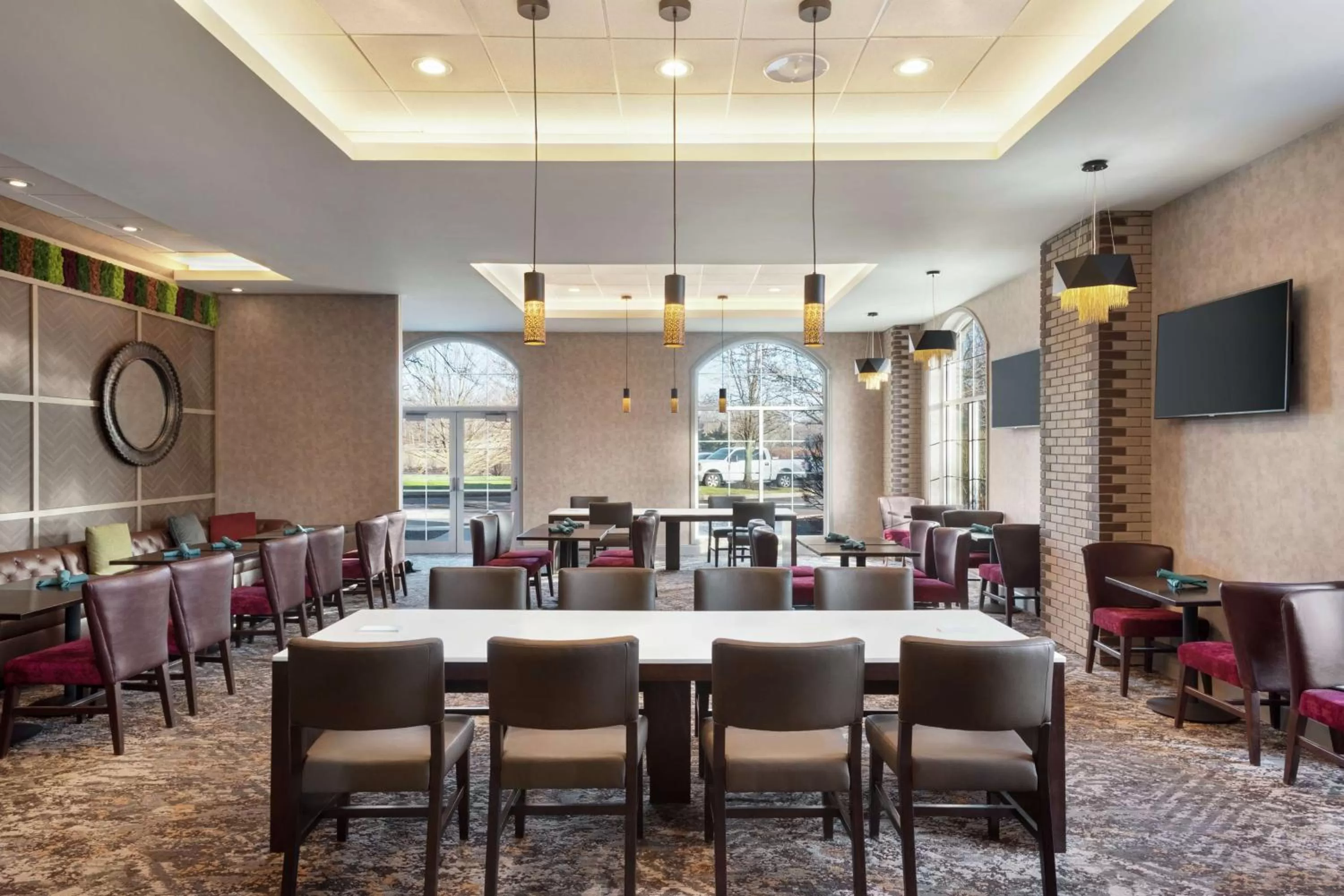 Restaurant/places to eat in Embassy Suites by Hilton Cleveland Rockside