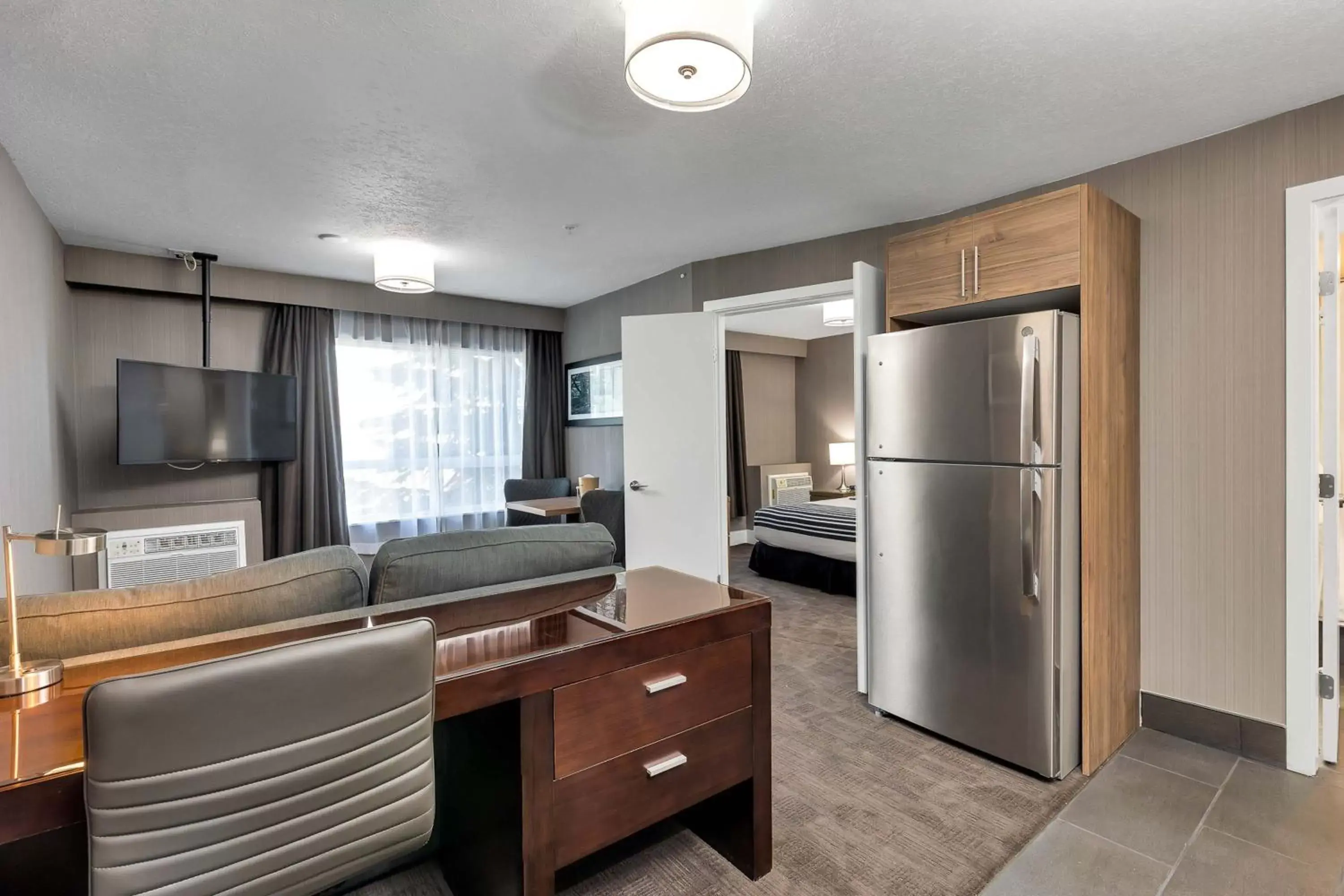 Photo of the whole room, Seating Area in Sandman Hotel Grande Prairie