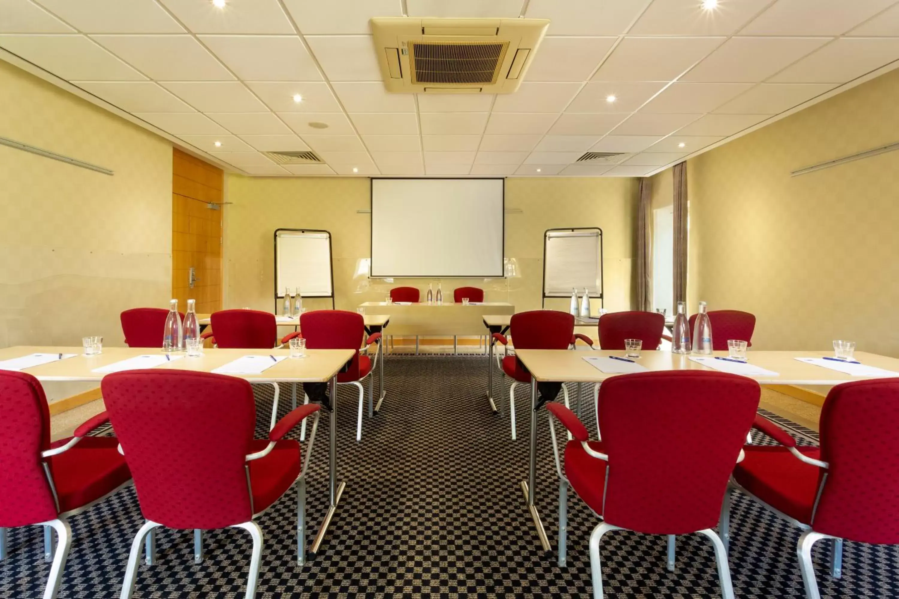 Meeting/conference room in Holiday Inn Express Southampton - M27, J7, an IHG Hotel