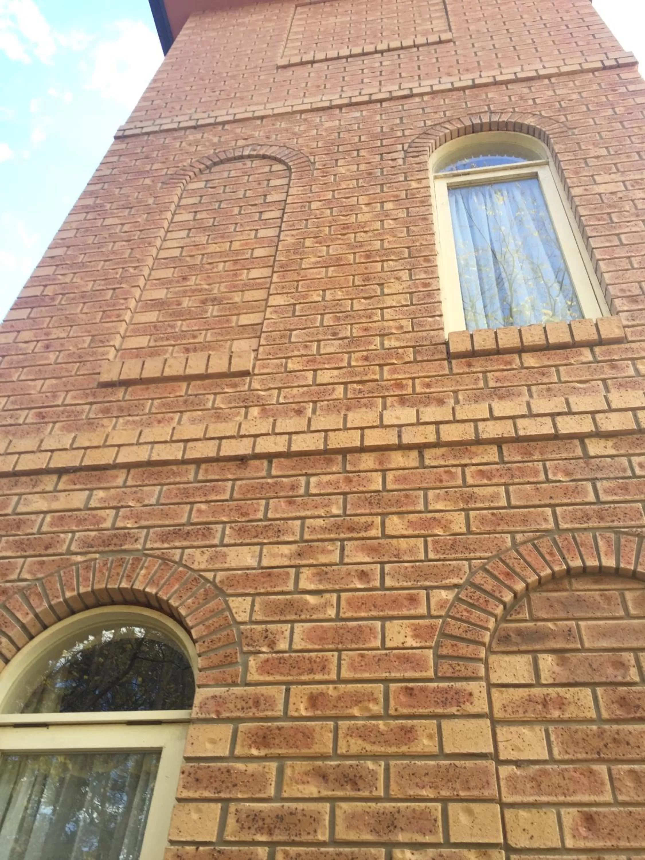 Facade/entrance in Bright on Track