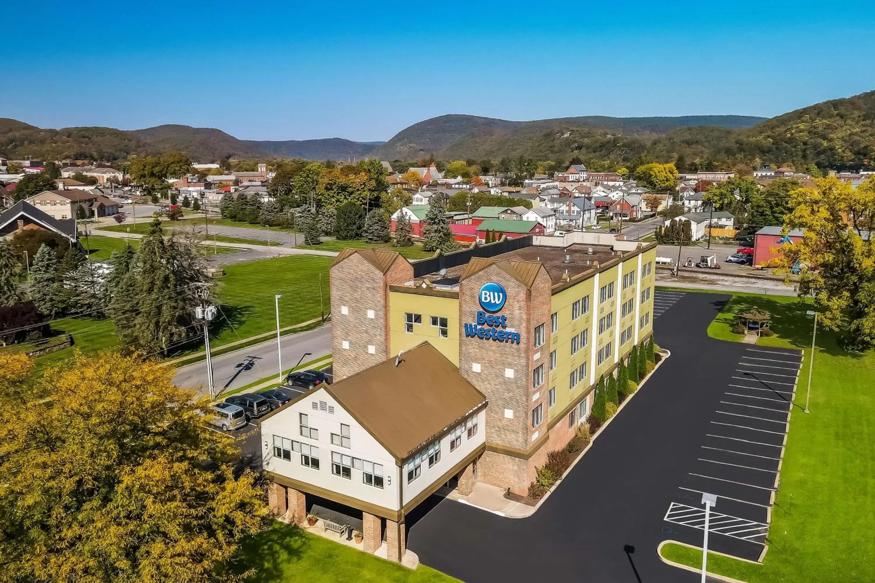 Property building in Best Western Lock Haven Property building in Best Western Lock Haven