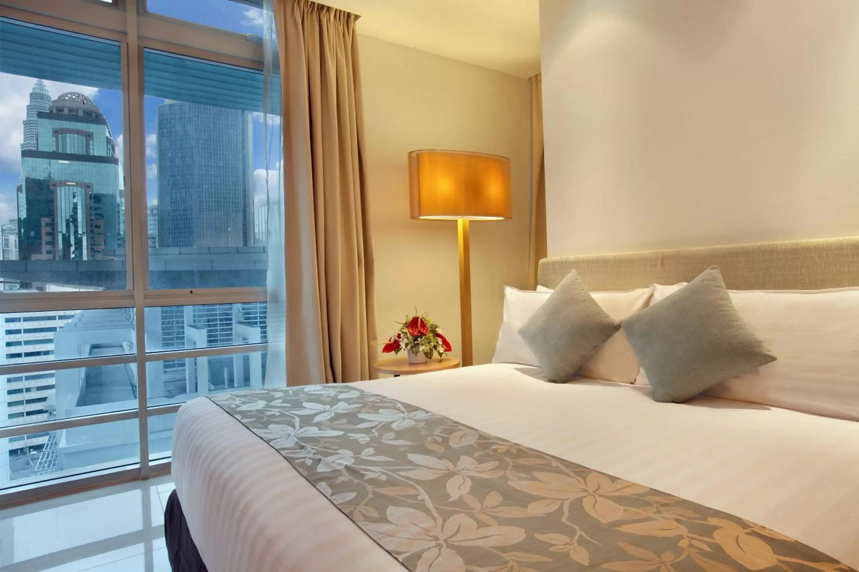 Bed in PARKROYAL Serviced Suites Kuala Lumpur