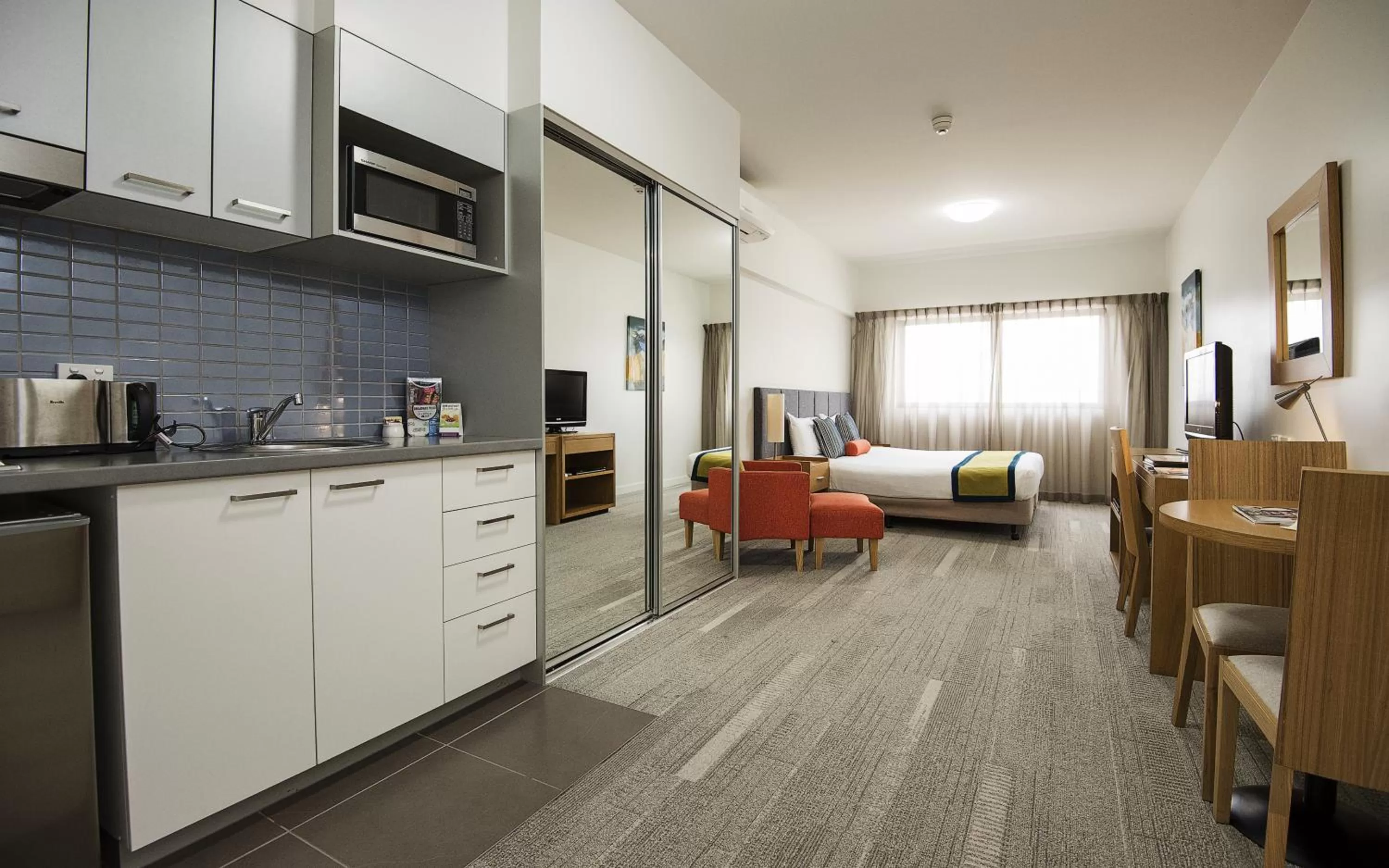 Kitchen or kitchenette, Bed in Aligned Corporate Residences Mackay