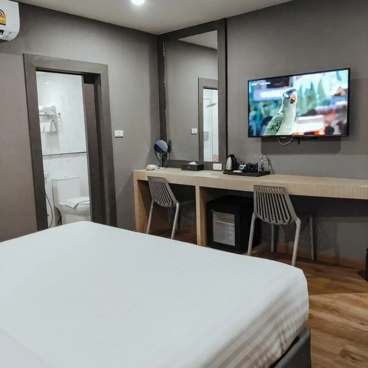 Area and facilities, TV/Entertainment Center in Hyde Park Hotel Bangkok