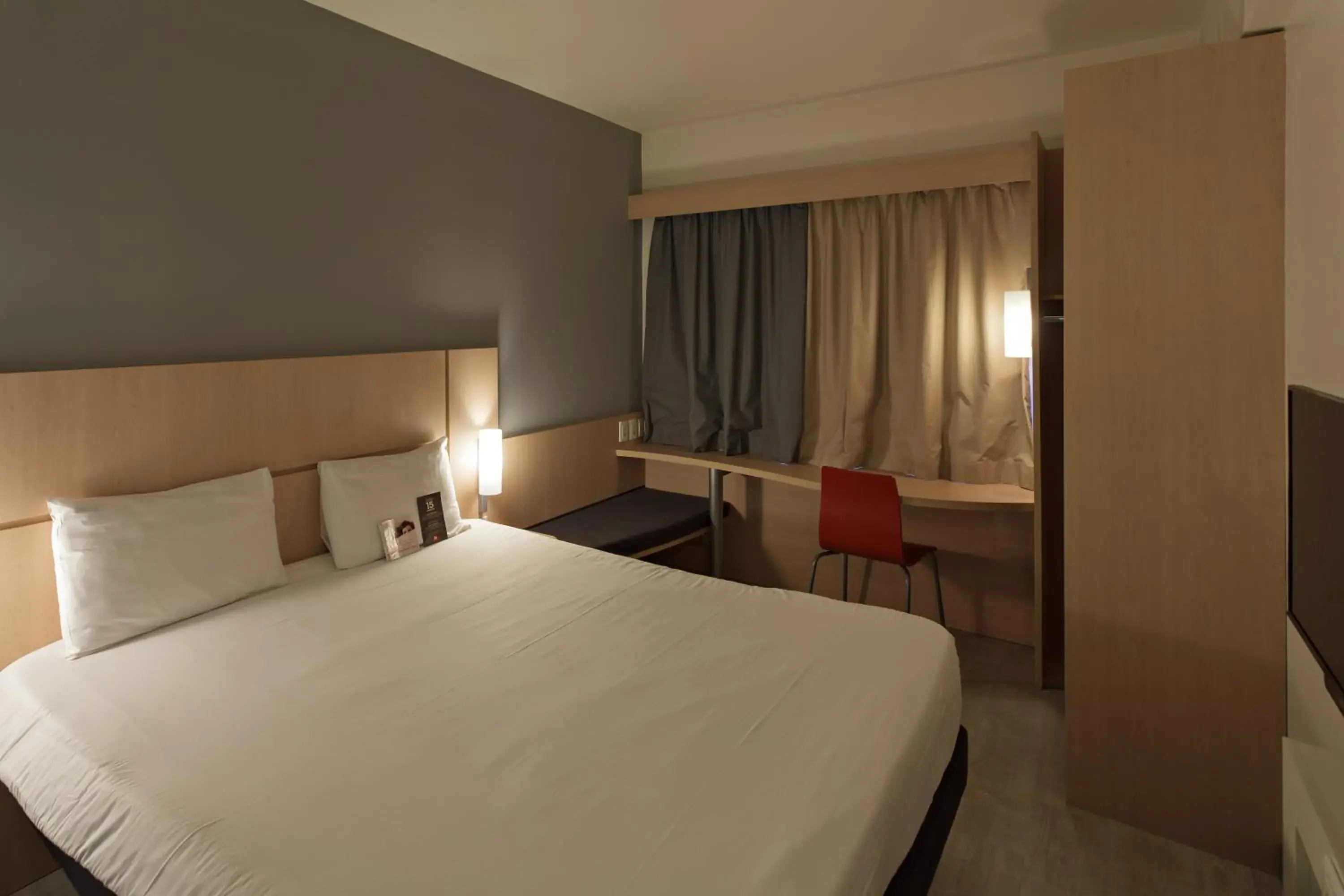 Bedroom, Bed in Hotel Ibis Pilar