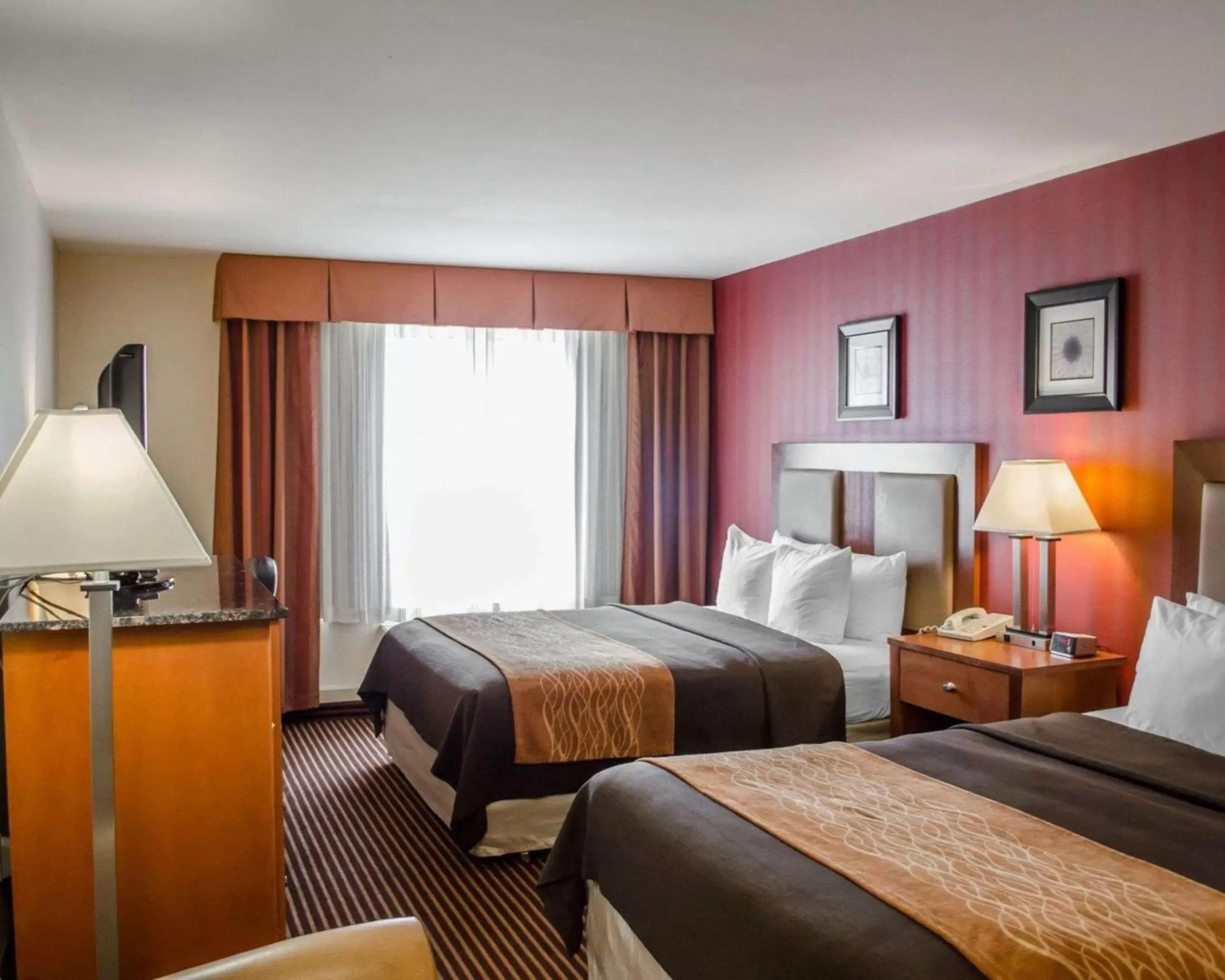 Photo of the whole room, Bed in Quality Inn Riverfront Harrisburg