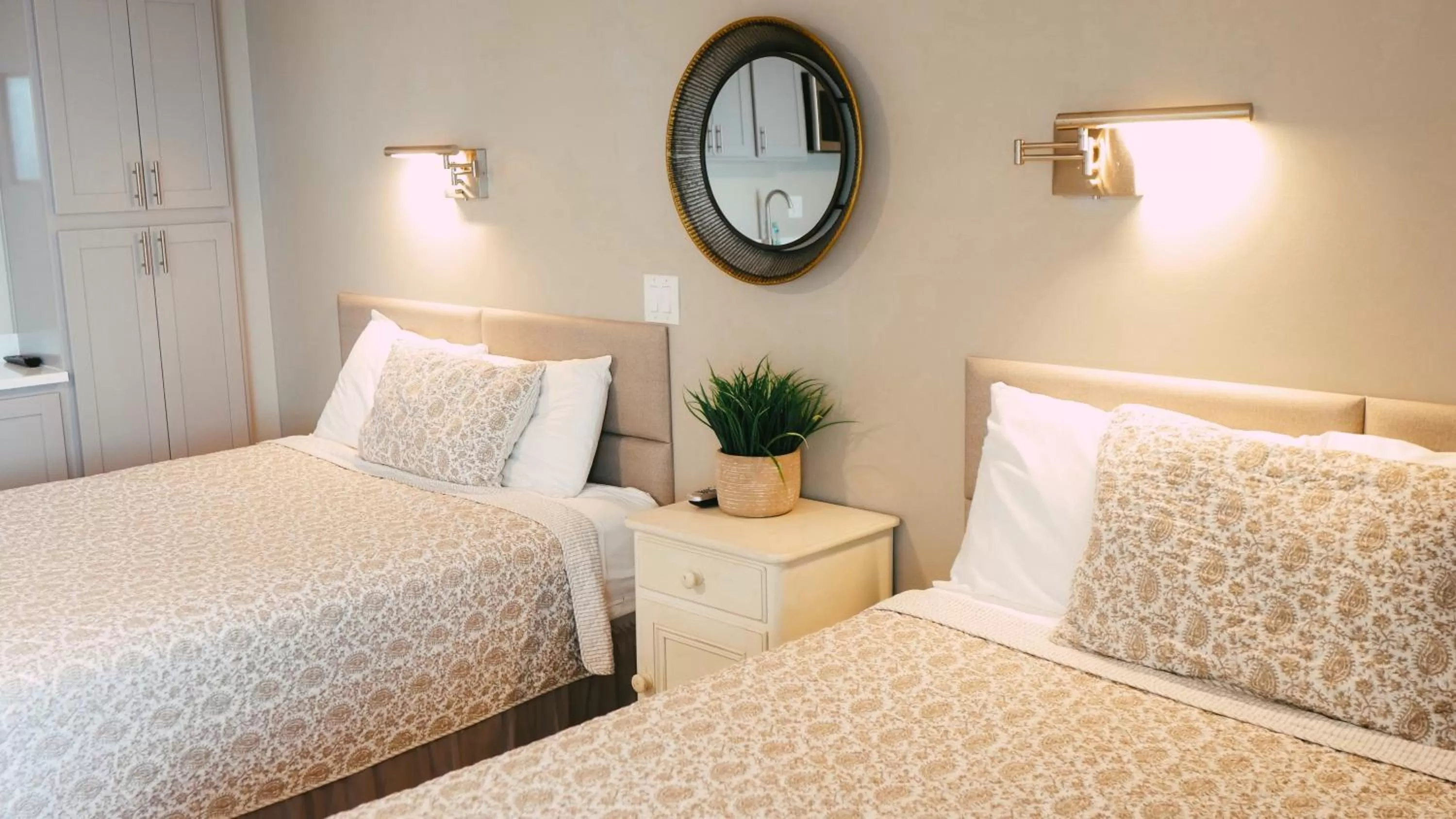 Deluxe Double Room with Balcony in The Atlantic Motel