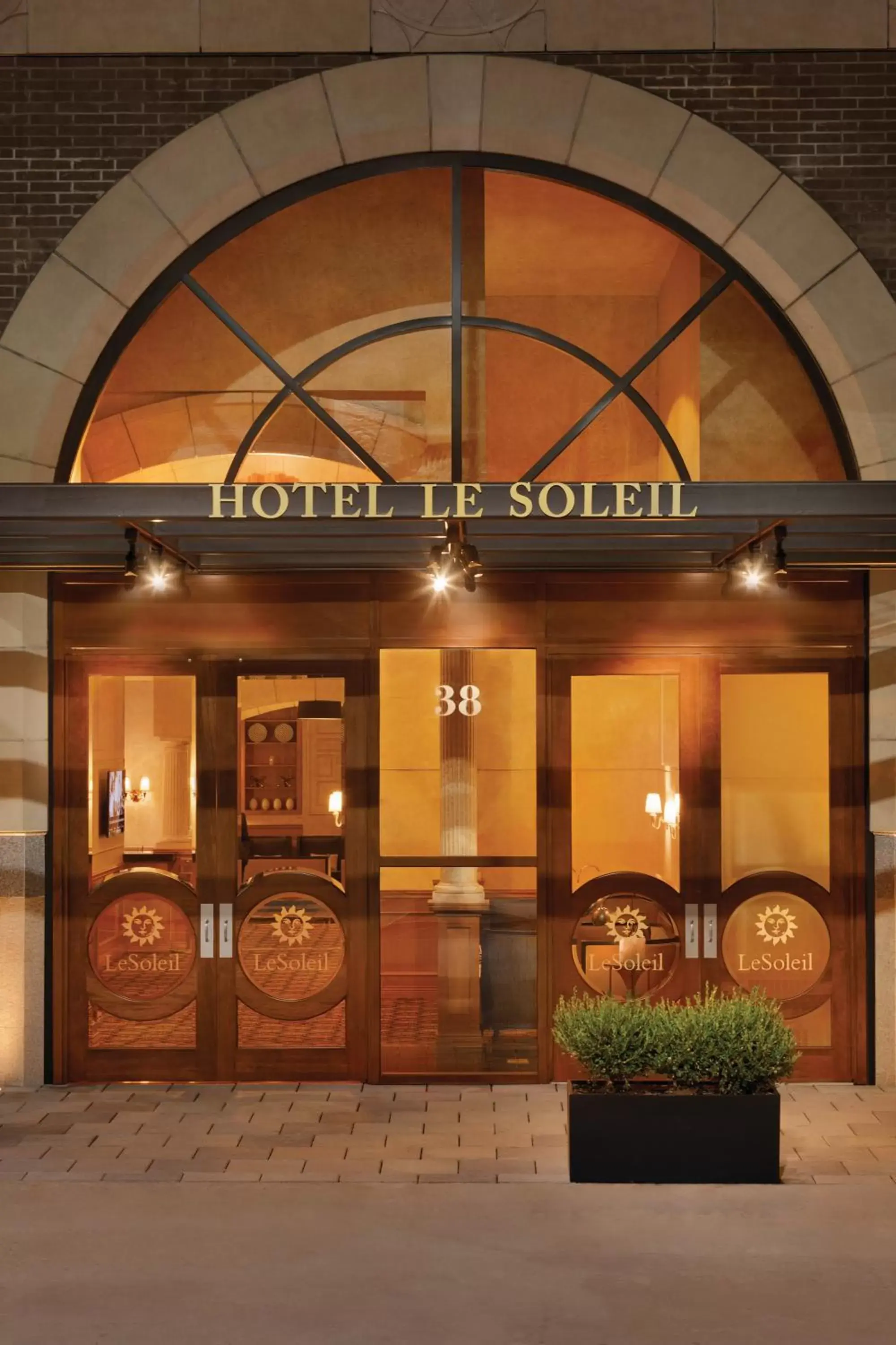 Facade/entrance in Executive Hotel Le Soleil New York