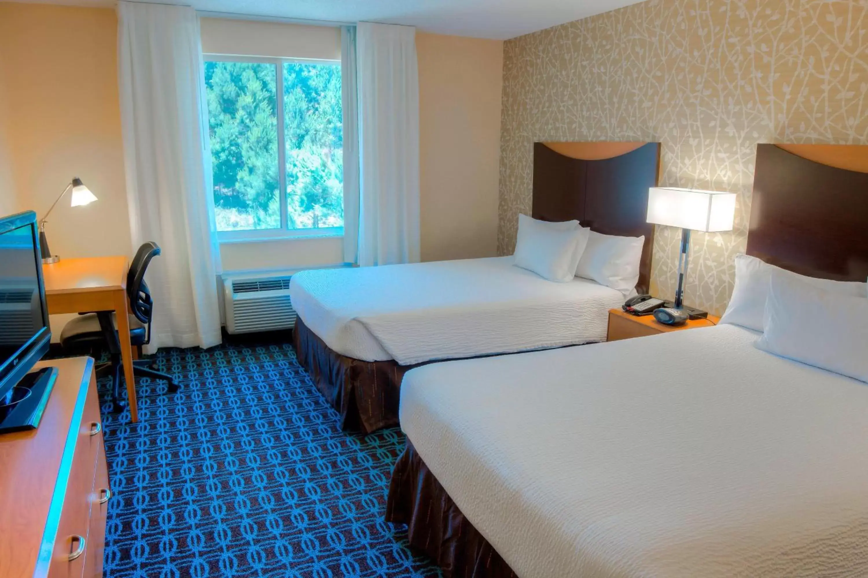 Photo of the whole room, Bed in Fairfield Inn & Suites by Marriott Mobile Daphne/Eastern Shore