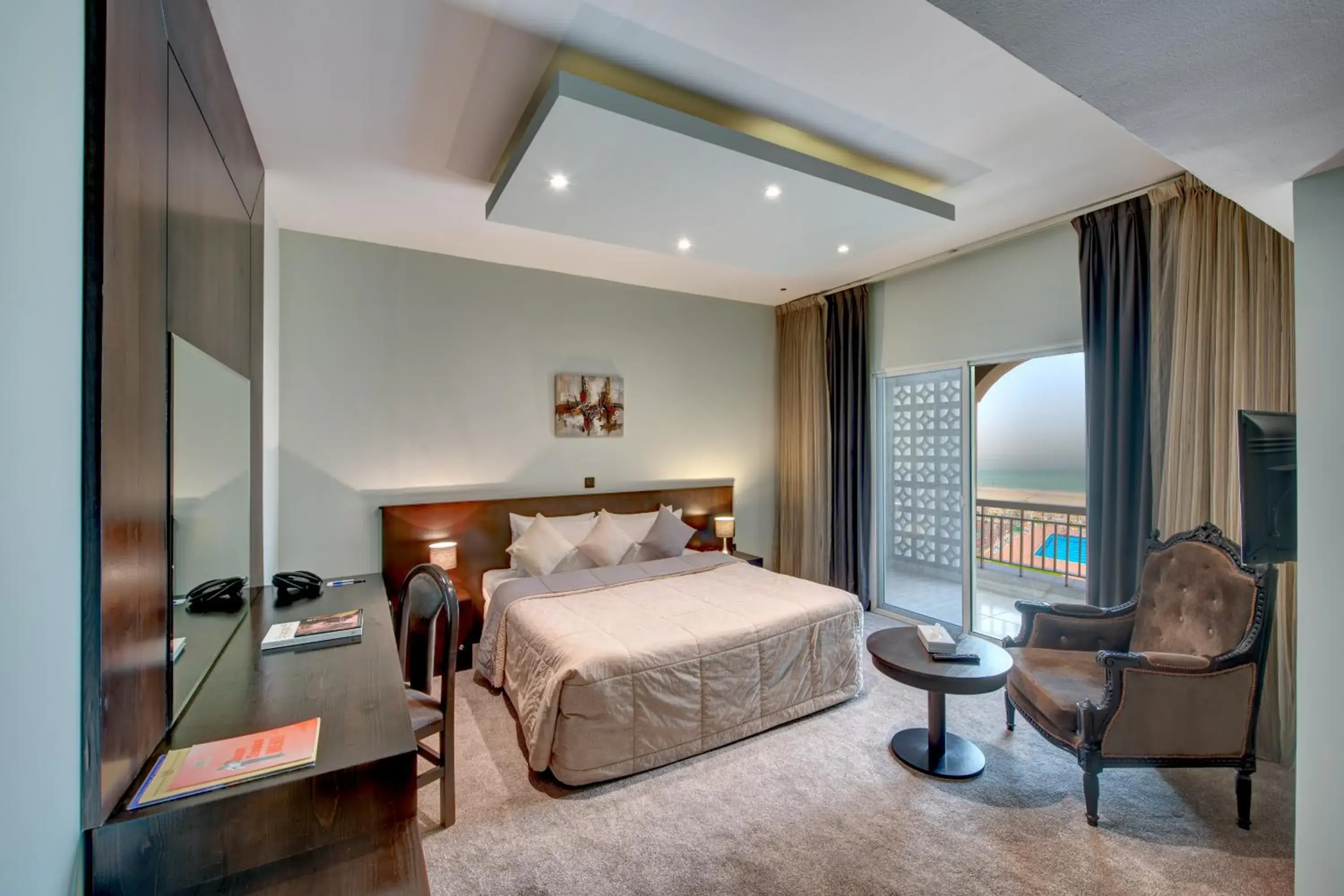 Sea view, Bed in Sharjah Carlton Hotel
