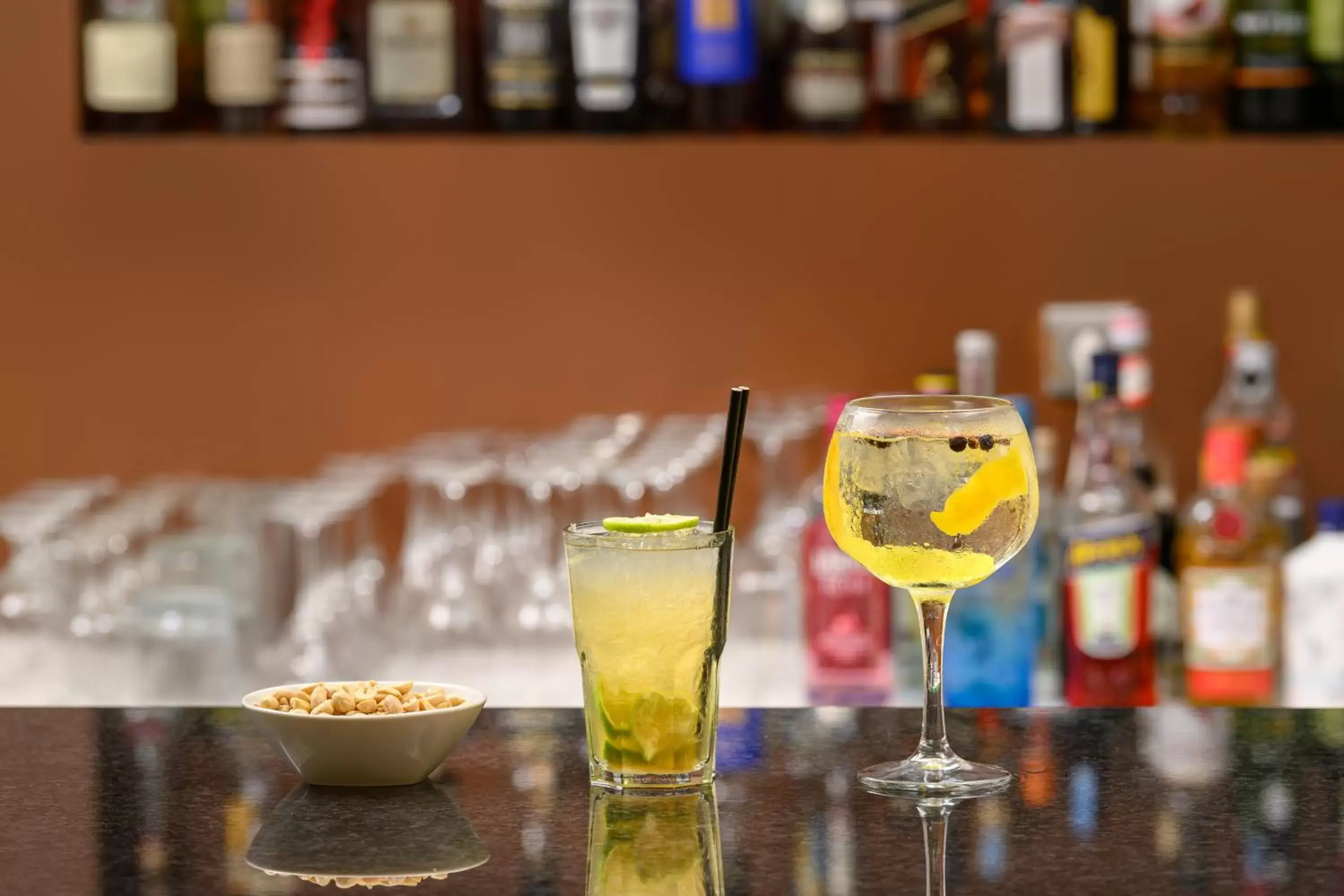 Lounge or bar, Drinks in Melia Setubal
