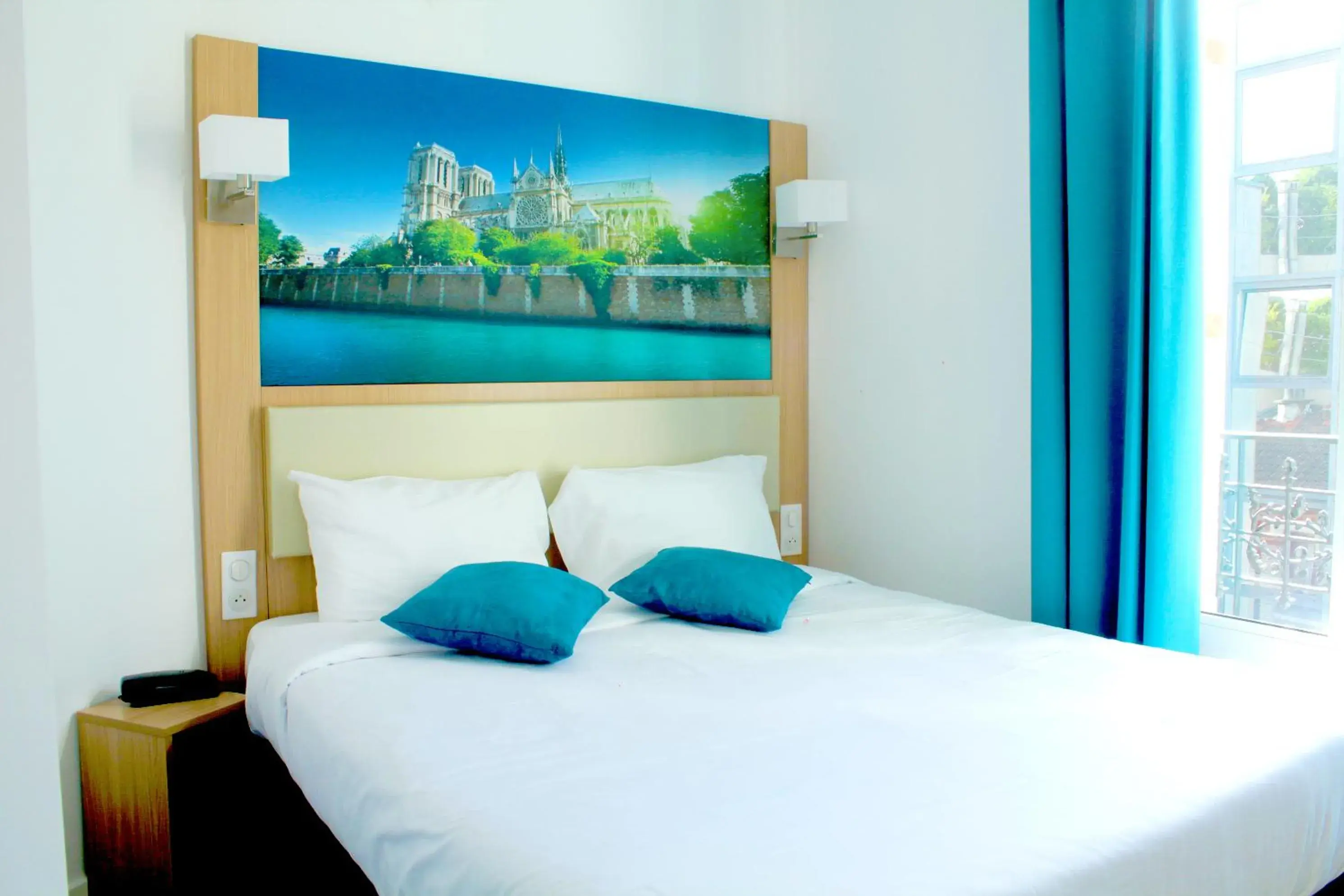 Bed in Hotel De Paris