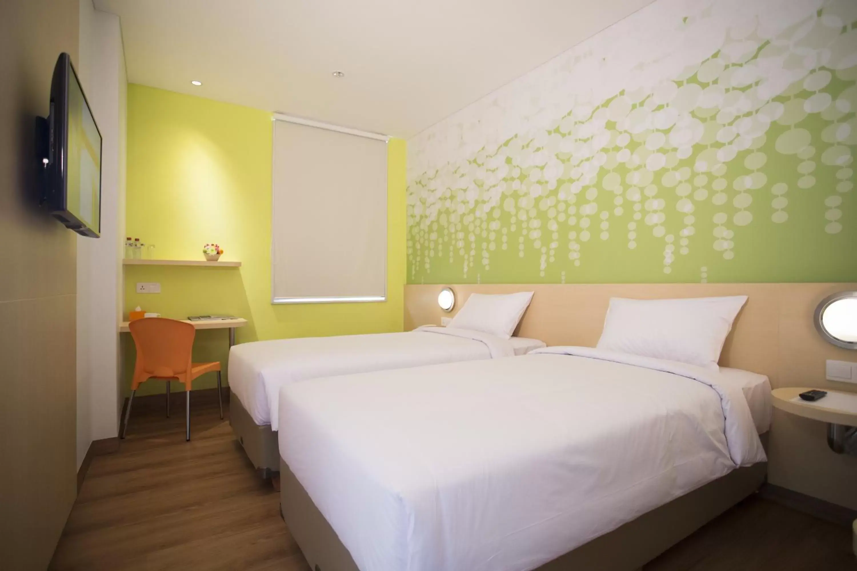 Bedroom, Bed in Zest Hotel Jemursari