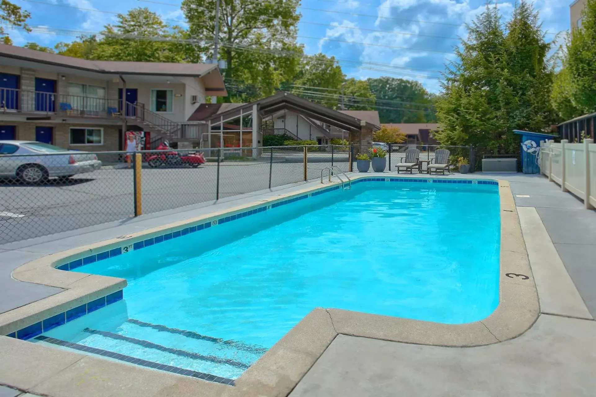 Property building, Swimming Pool in Sidney James Mountain Lodge