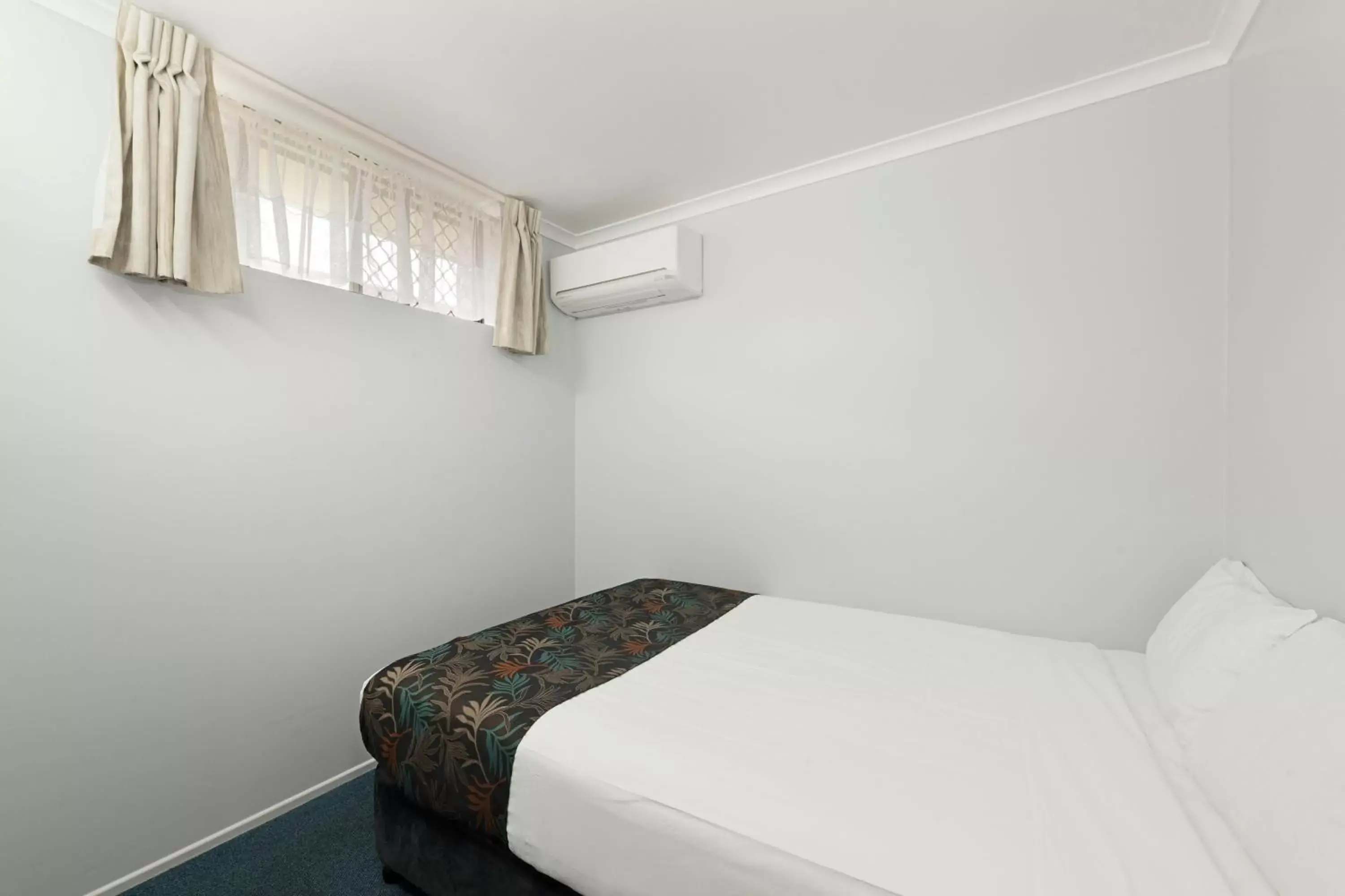 Bed in Best Western Bundaberg City Motor Inn