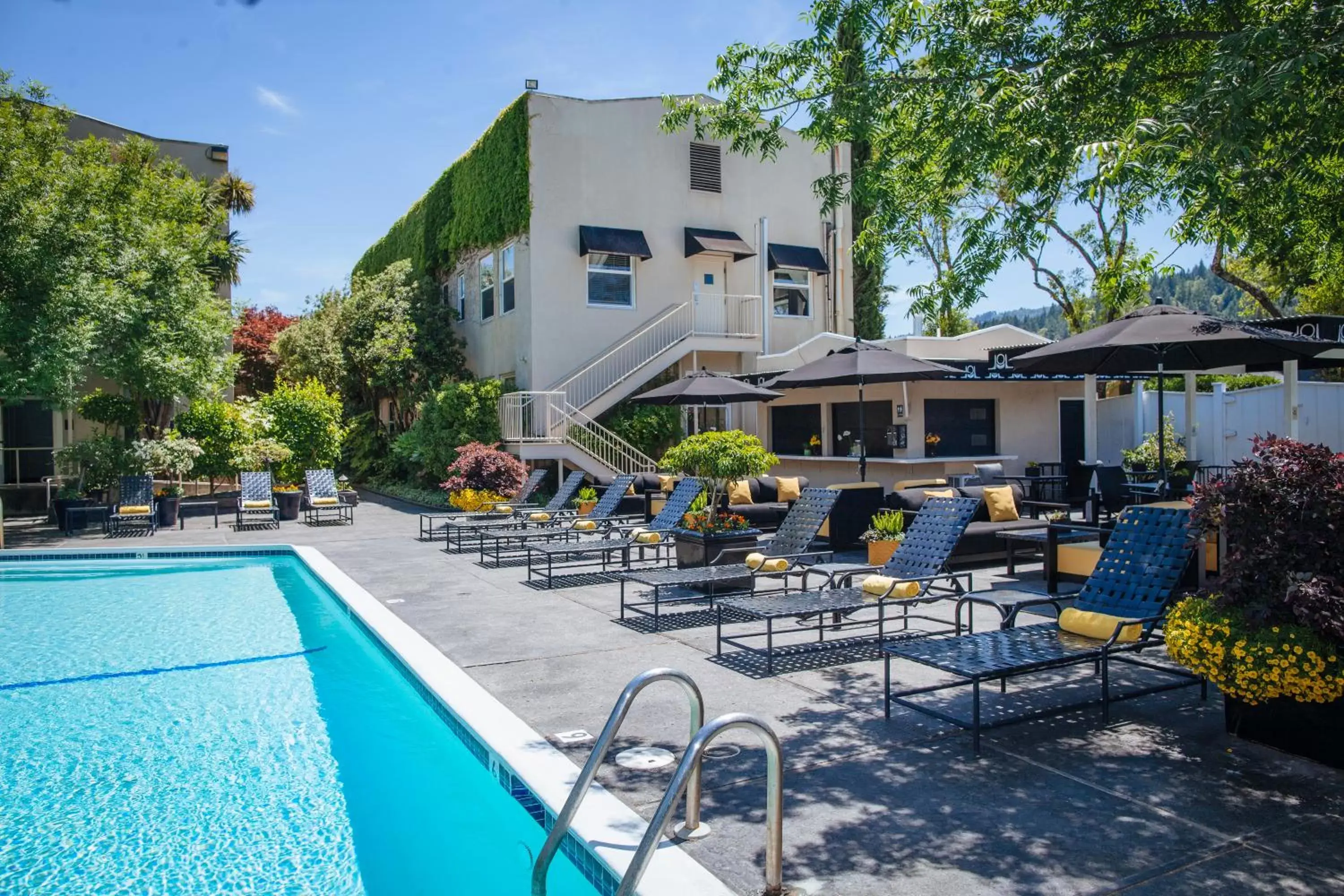 Patio, Swimming Pool in Mount View Hotel & Spa