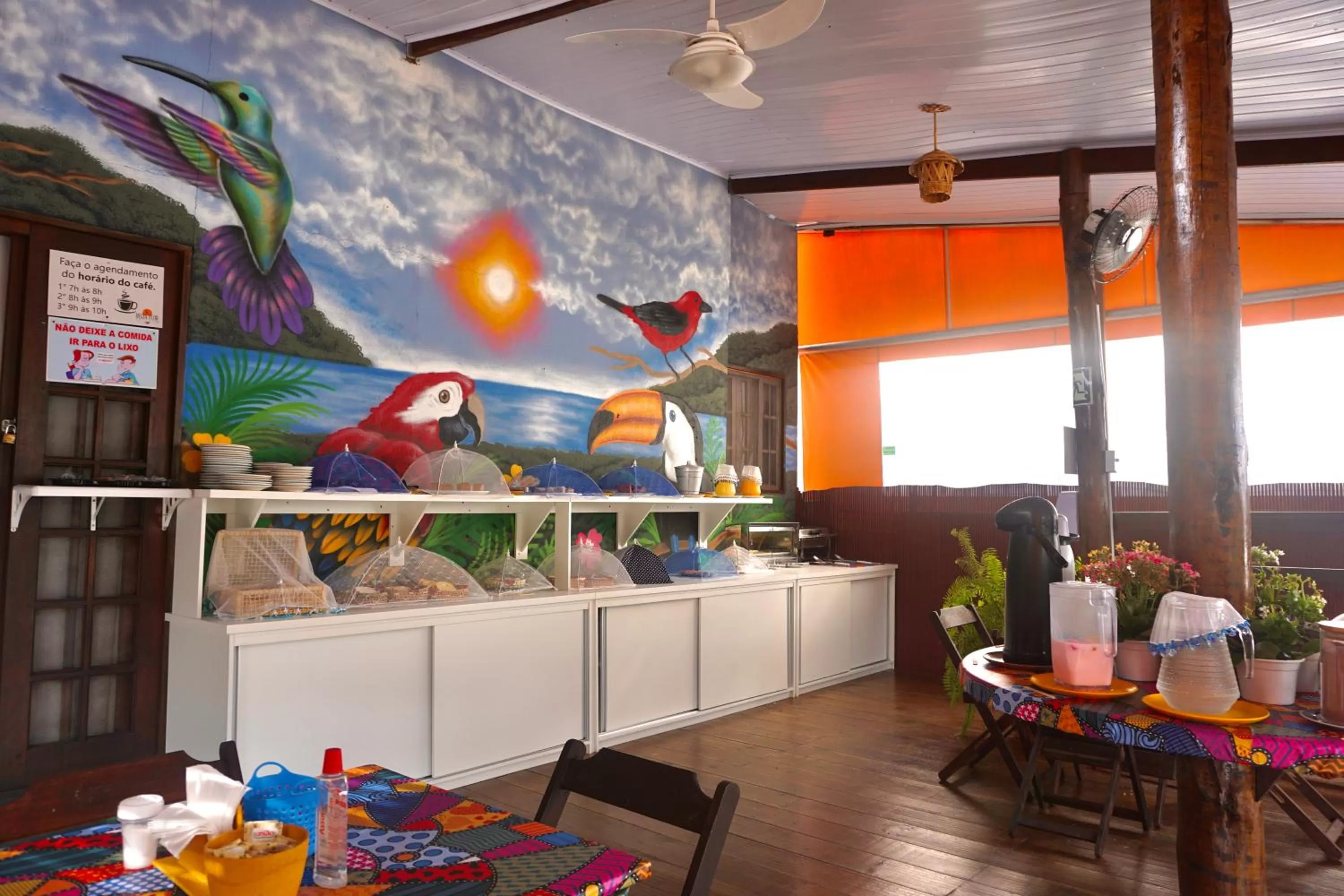 Restaurant/places to eat in Beija Flor Pousada