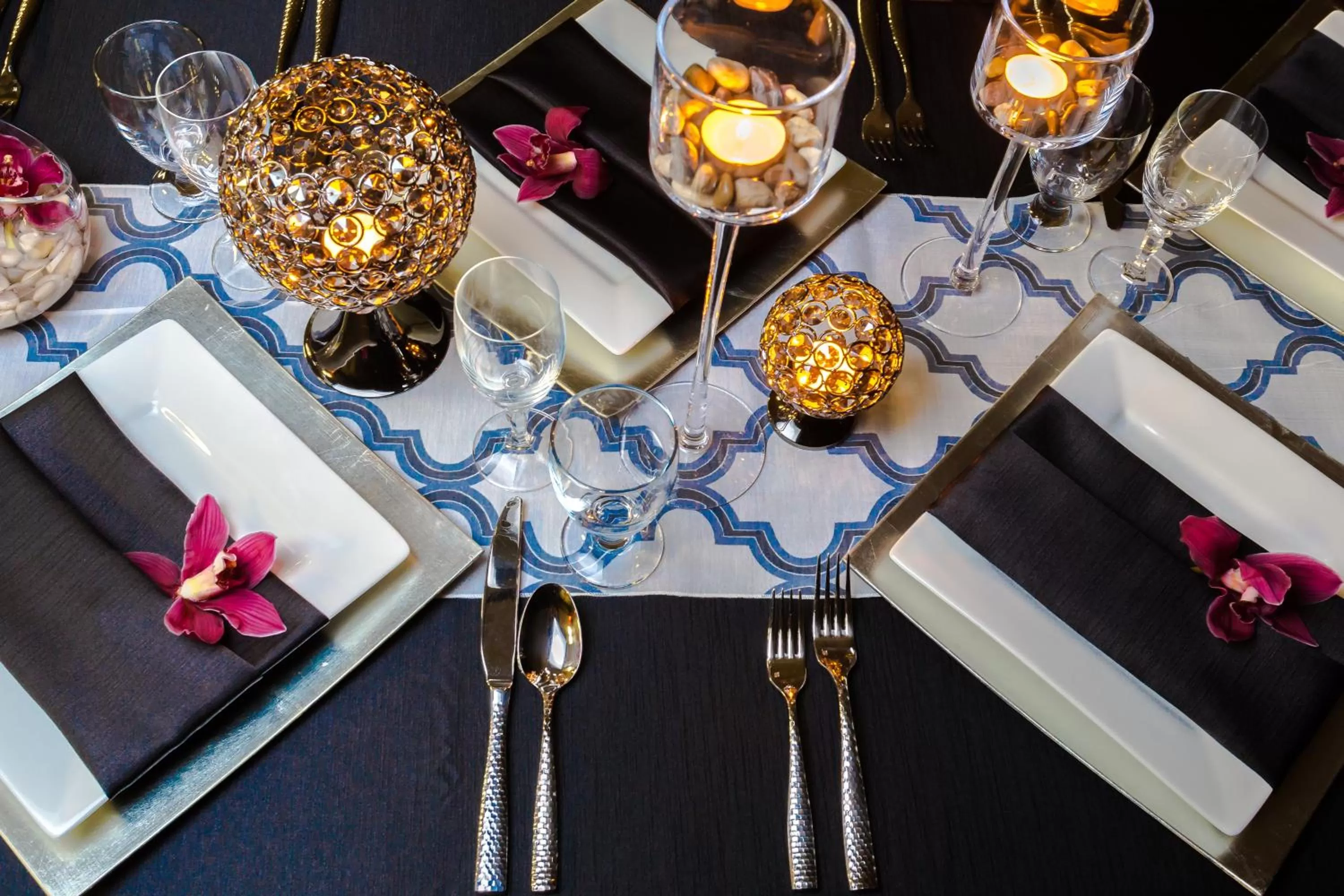 Restaurant/places to eat in Royal Hotel West Edmonton, Trademark Collection by Wyndham