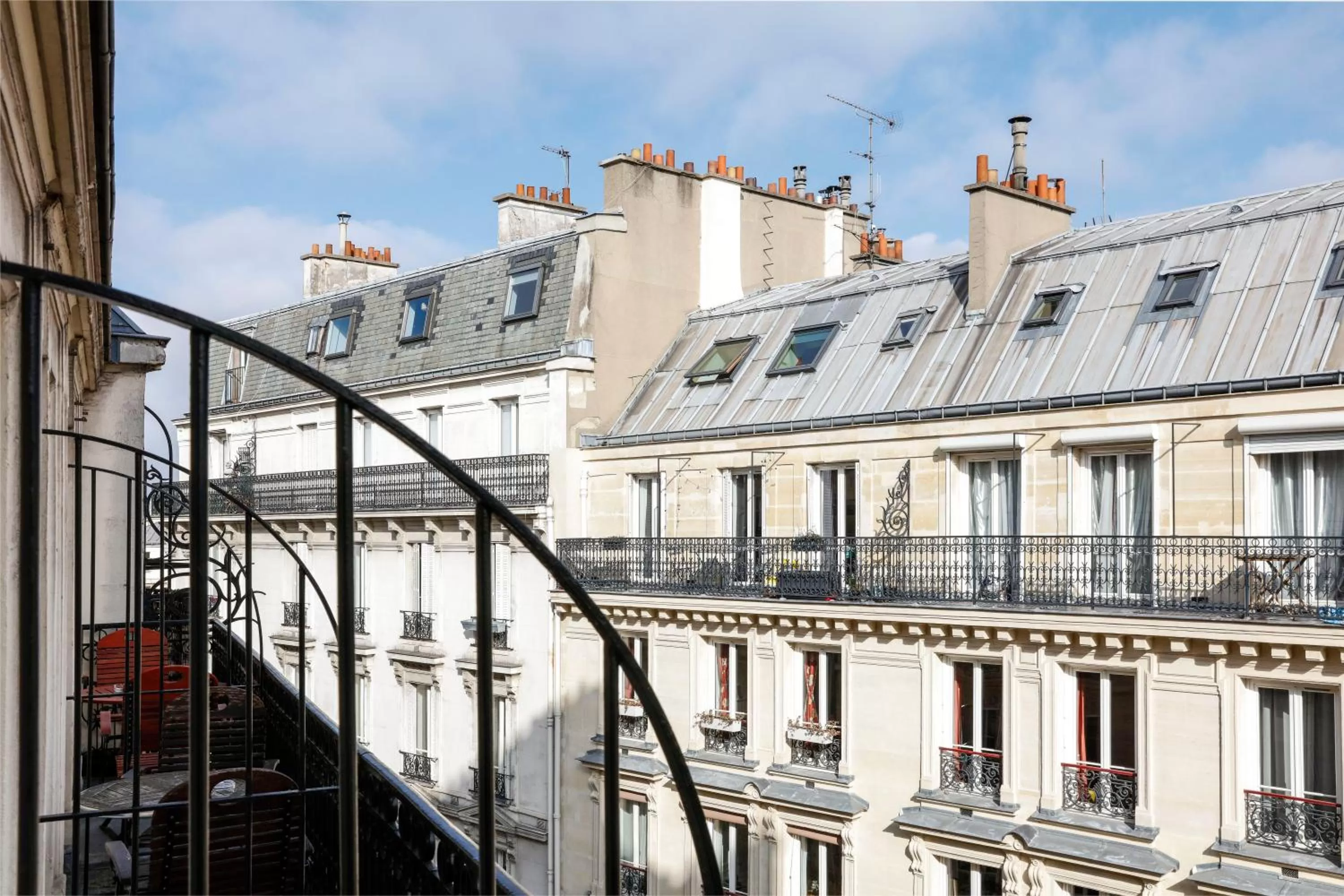 Street view in Hotel Berne Opera