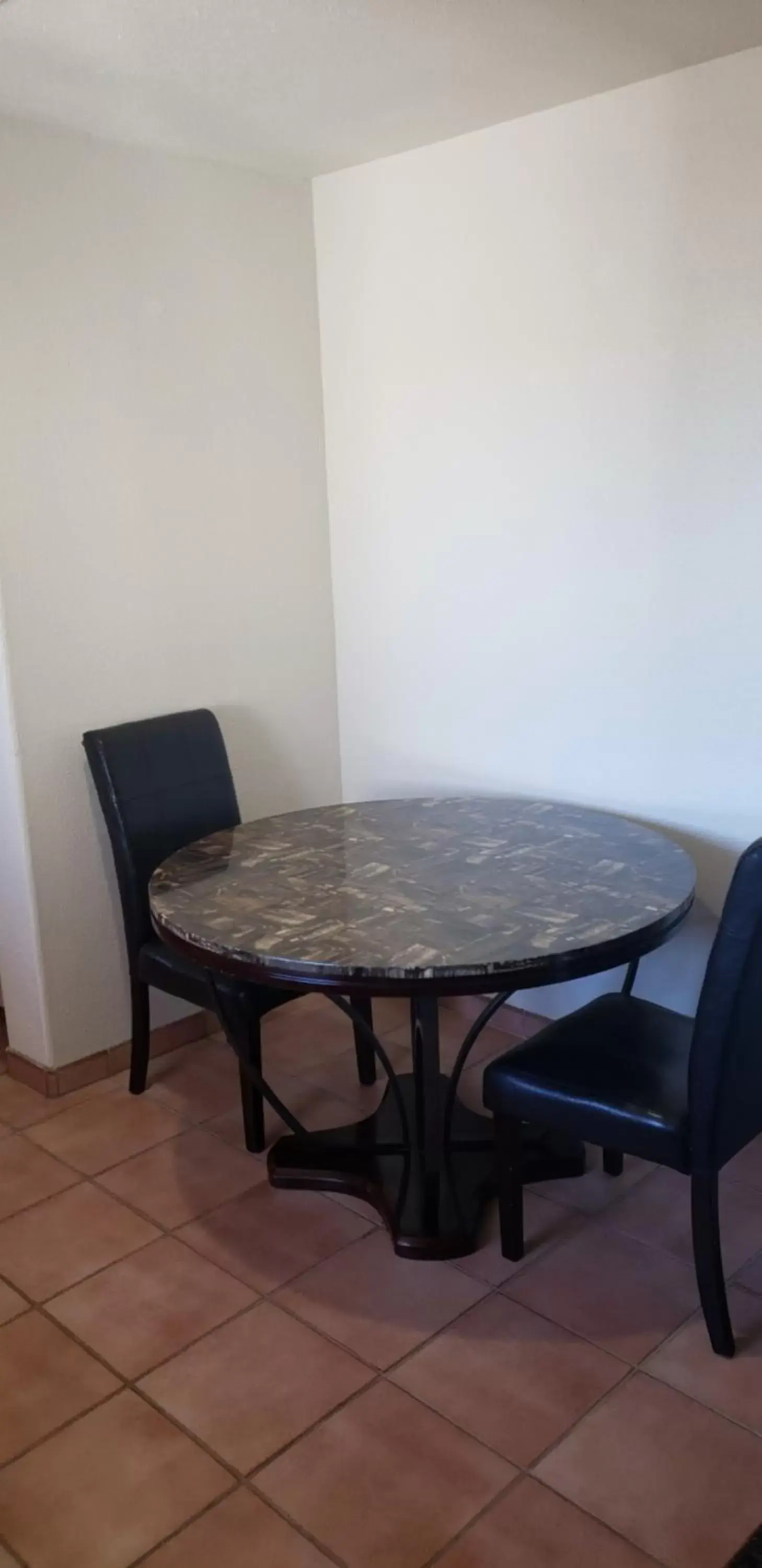 Dining Area in Los Viajeros Inn