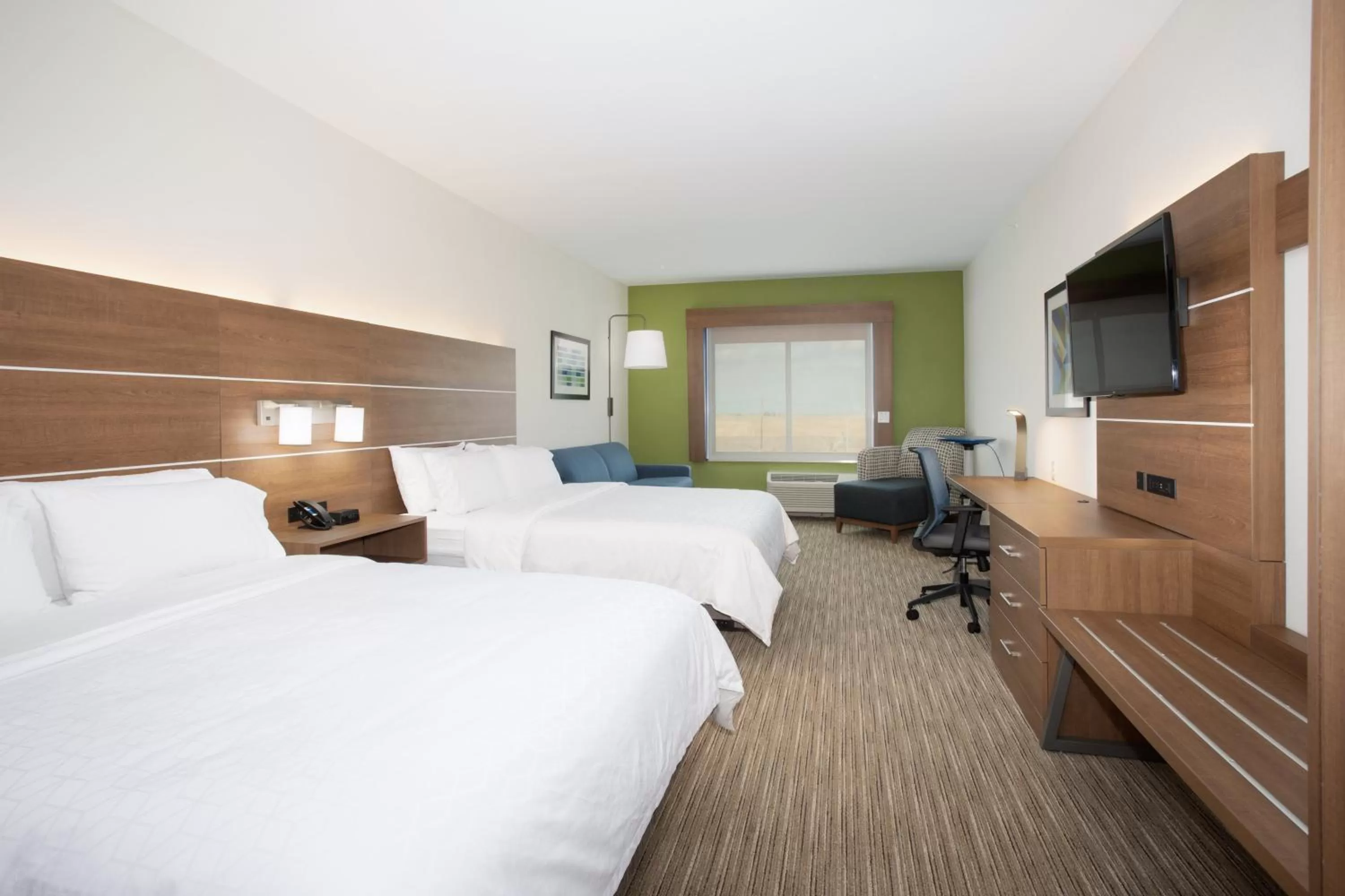 Photo of the whole room, Bed in Holiday Inn Express & Suites - Goodland I-70 by IHG