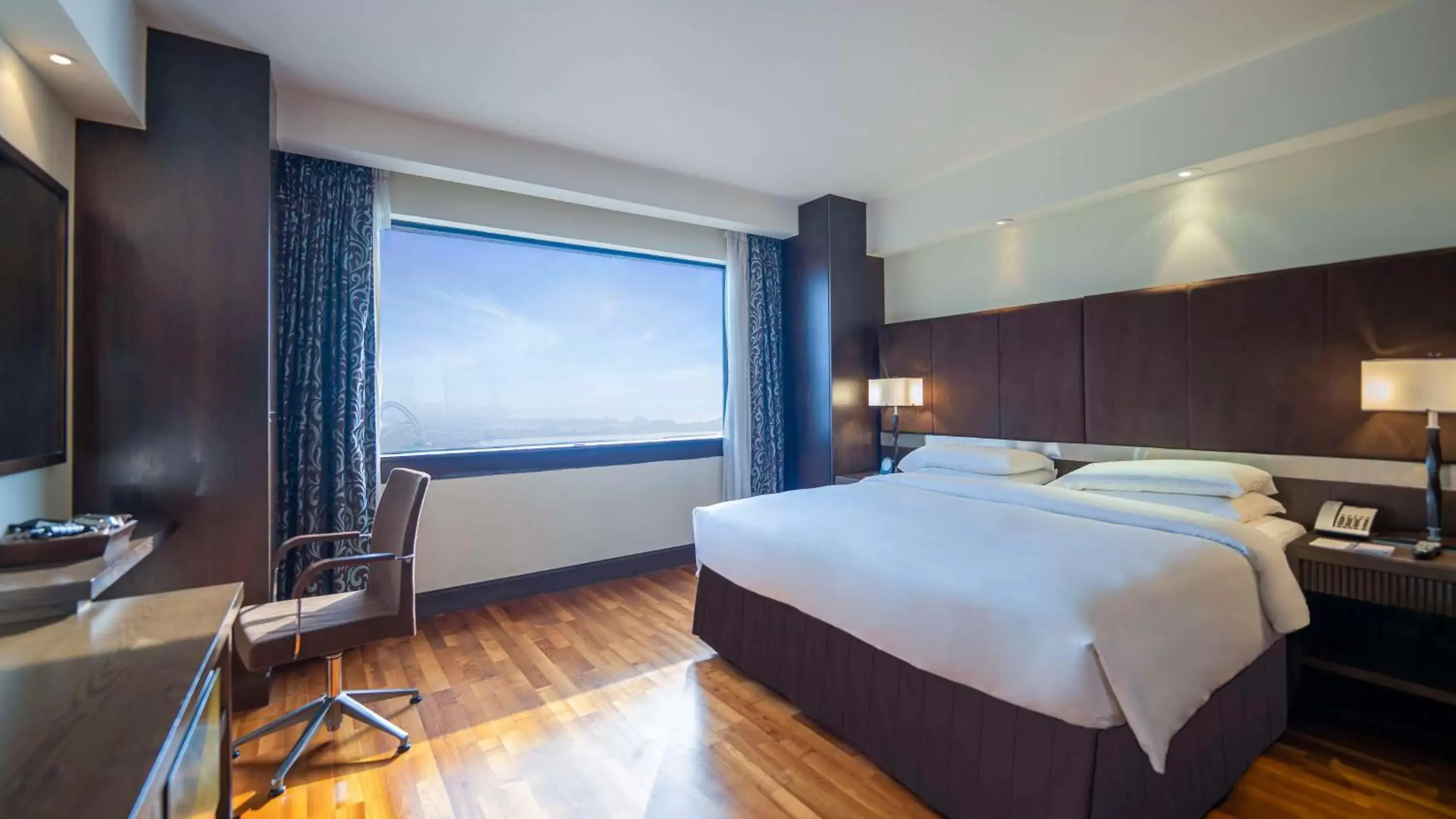 Bedroom, Bed in Hyatt Regency Dubai - Corniche